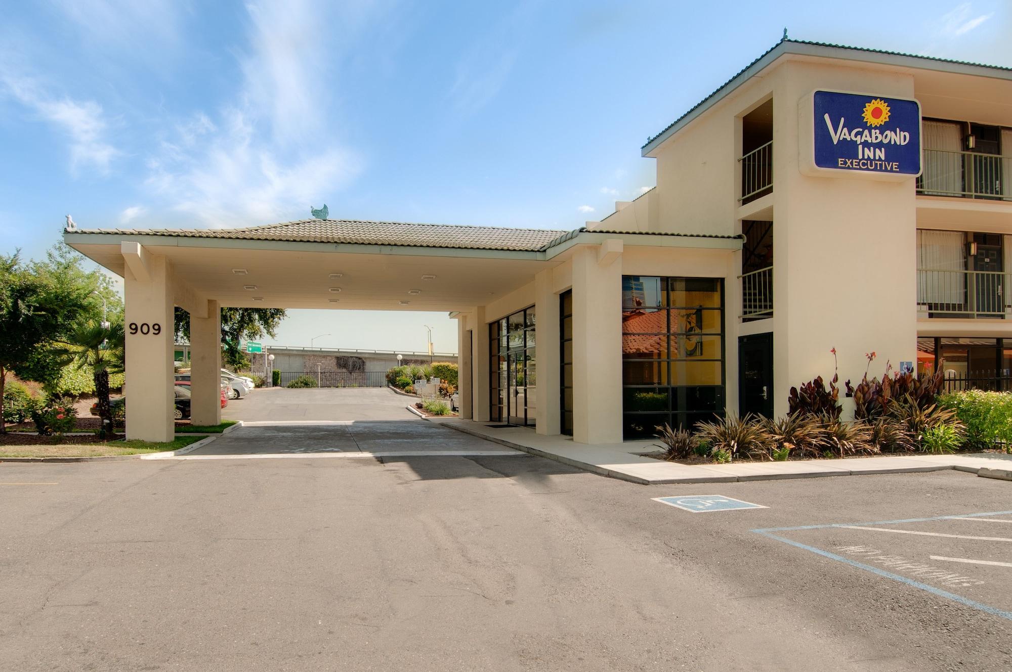 Vista Exterior Vagabond Inn Executive Old Town