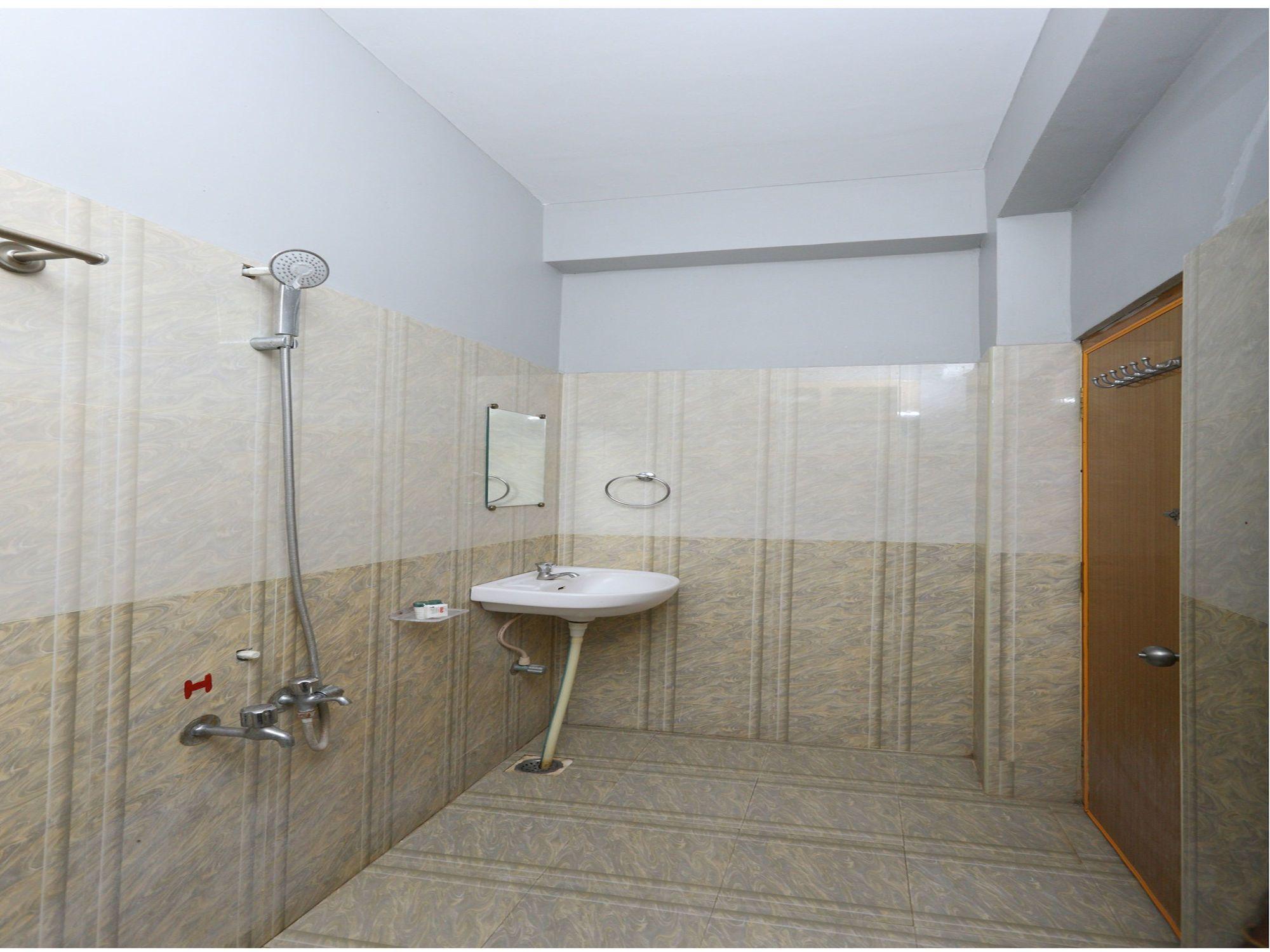 Equipamiento de Habitación OYO 8828 Holidays Dollars Grand