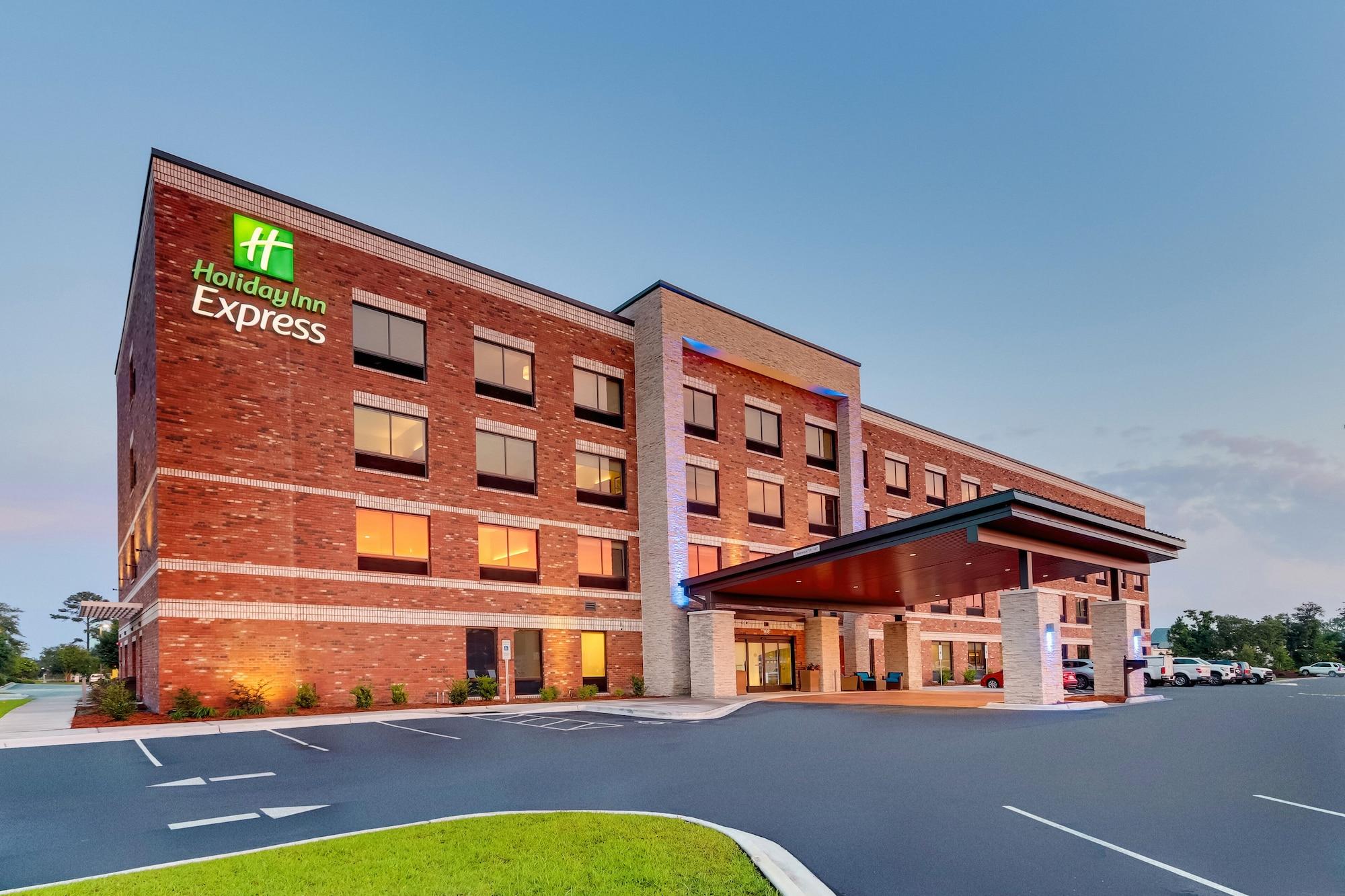 Vista Exterior Holiday Inn Express Wilmington Porters Neck by IHG