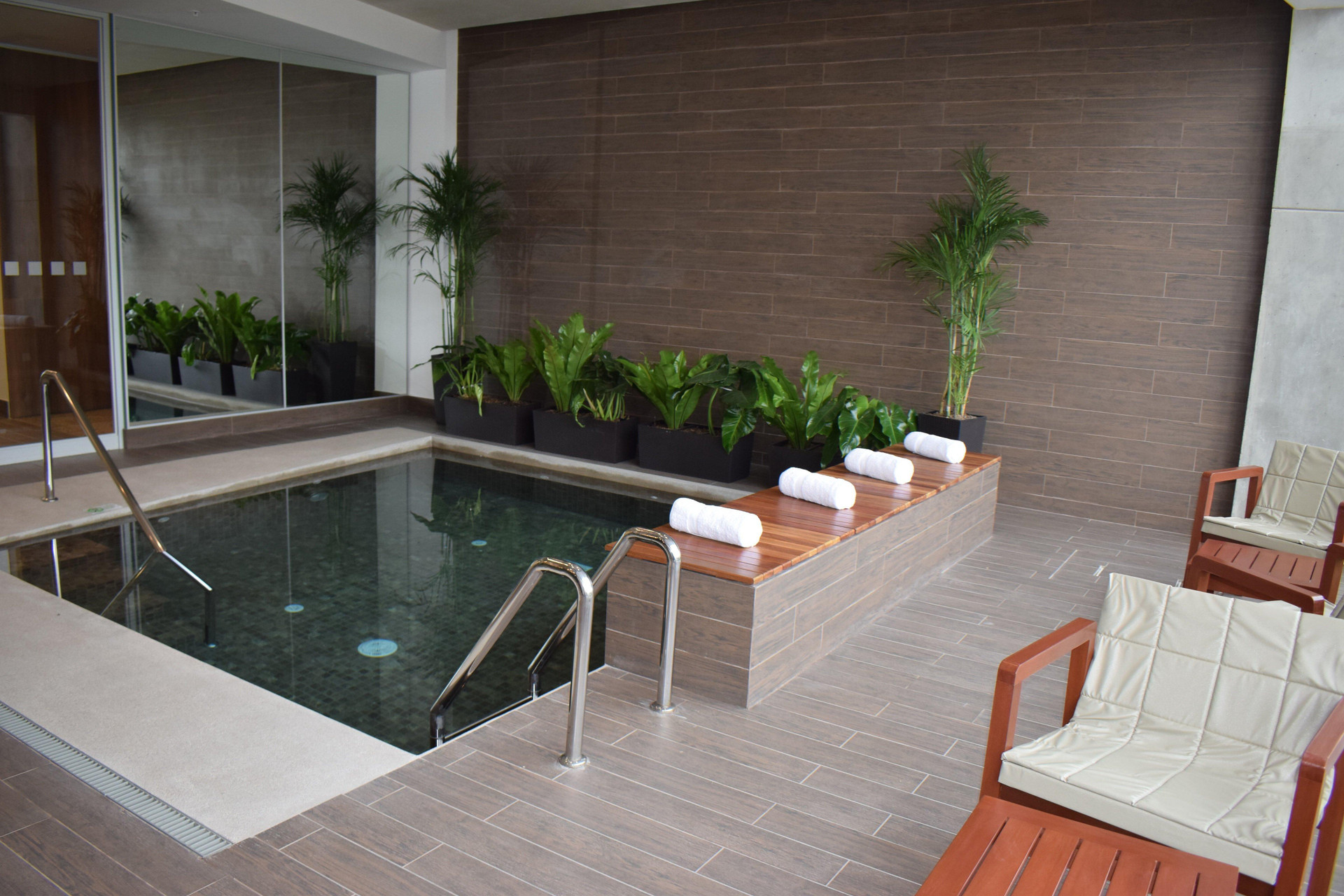 Vista Piscina Holiday Inn Lima Airport by IHG