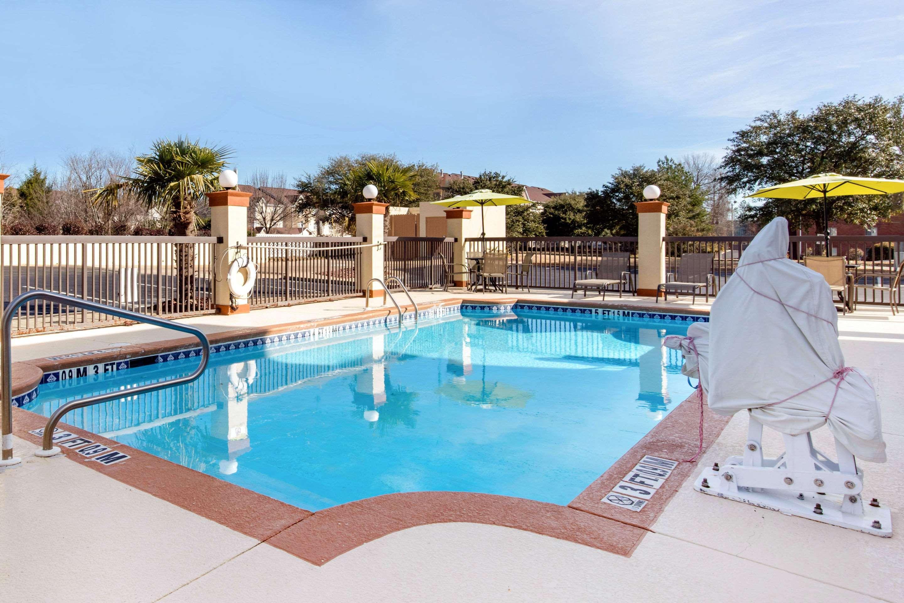 Vista Piscina Quality Inn & Suites Montgomery East Carmichael Rd