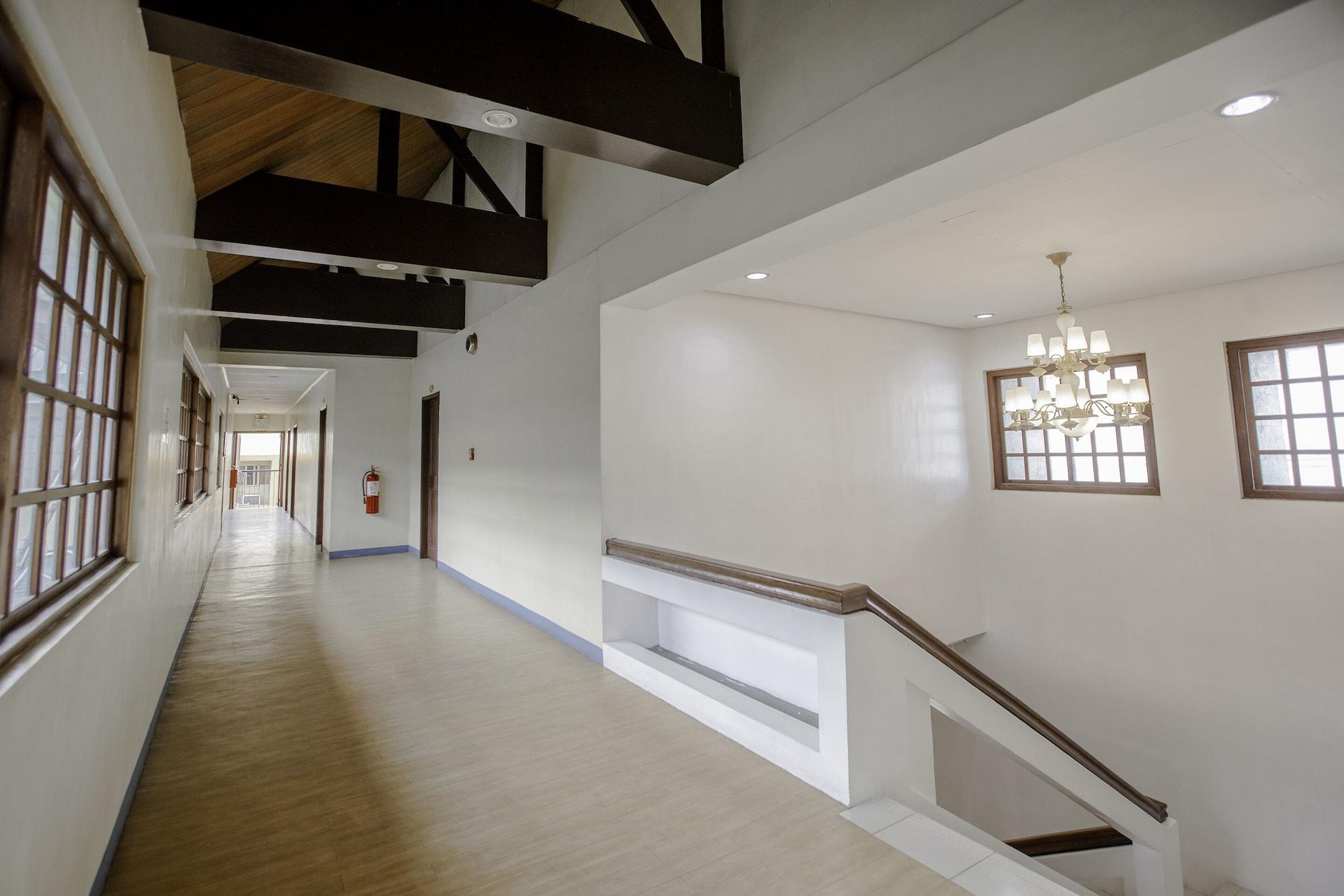 Varios Capital O 740 Bliss Hotel Dau
