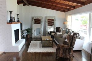 Alquiler Vacacional - 2 Minute Walk To Beach! Incredible Resort Style Beach House W/ A/C & WIFI!!