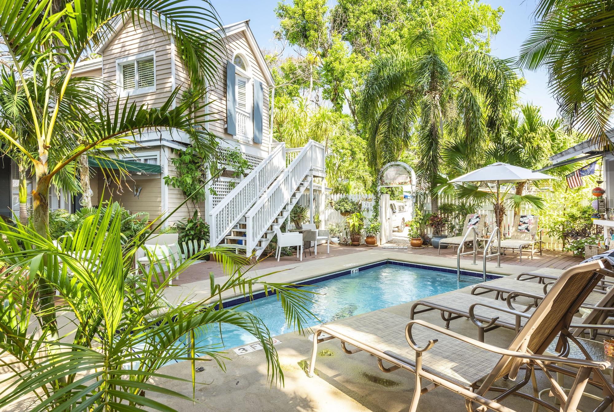 Varios Andrews Inn & Garden Cottages