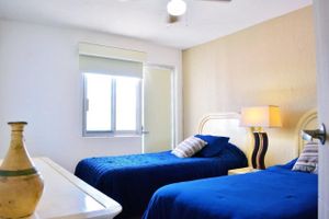 Alquiler Vacacional - Beach front 2 bedroom, 2 bath 2nd floor condo with amazing views.