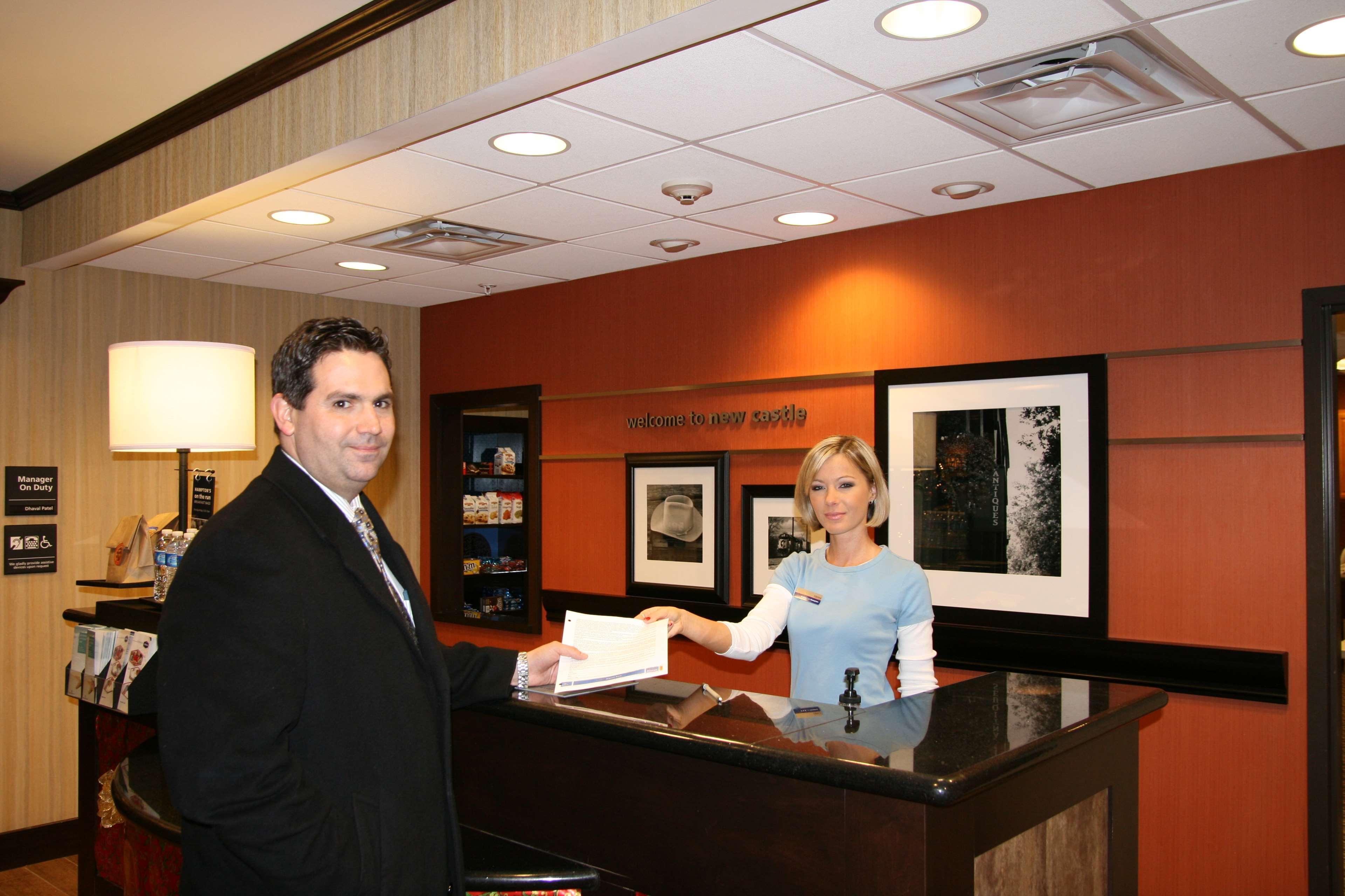 Vista Lobby Hampton Inn & Suites New Castle