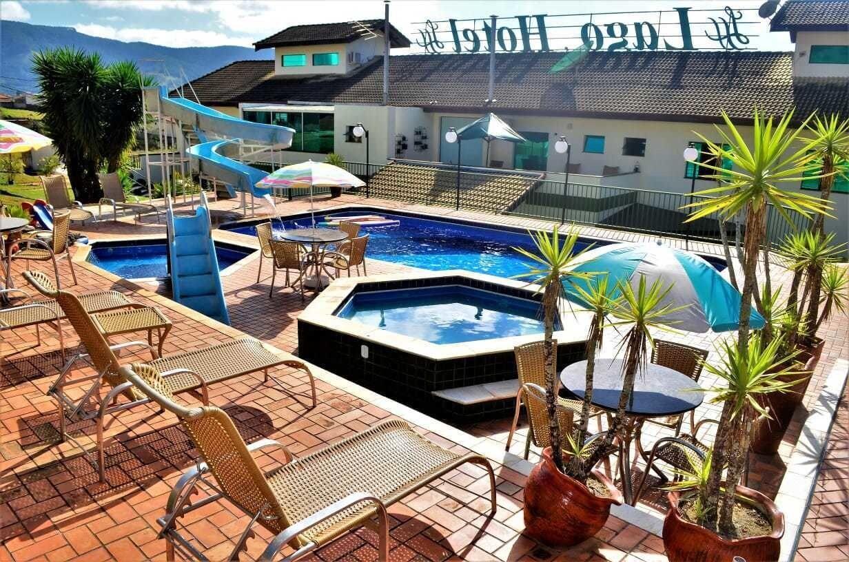 Varios Lago Hotel