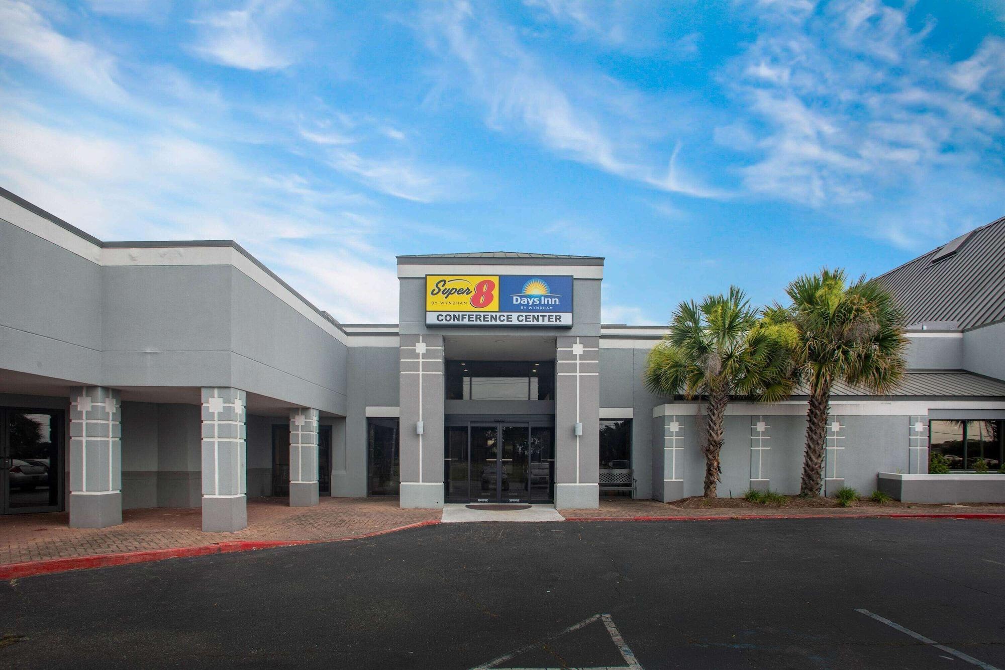 Vista Exterior Days Inn by Wyndham Mobile I-65