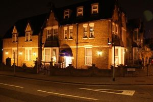 Alojamiento - Kirkdale Hotel