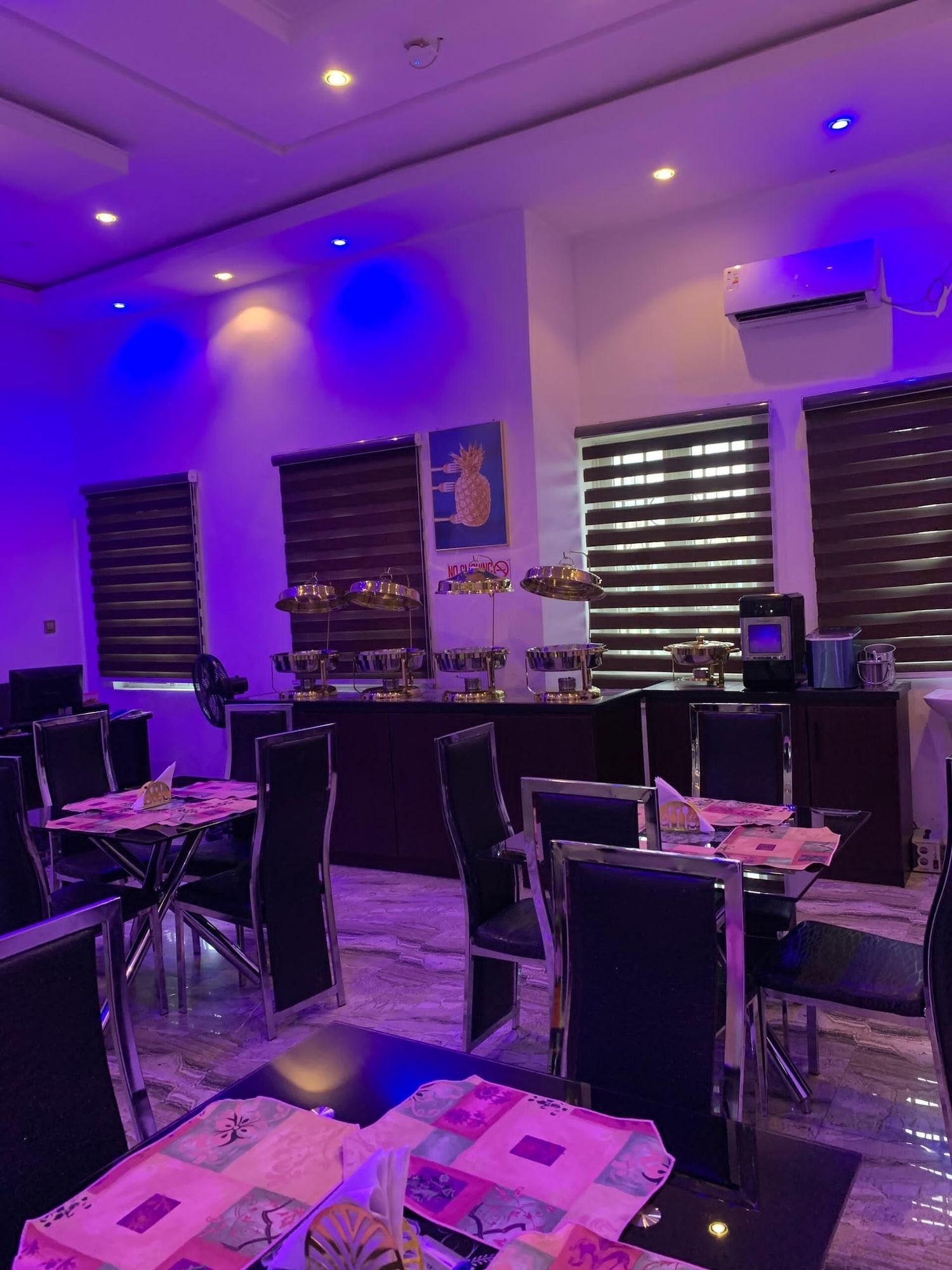 Restaurant Leons Hotel and Suite