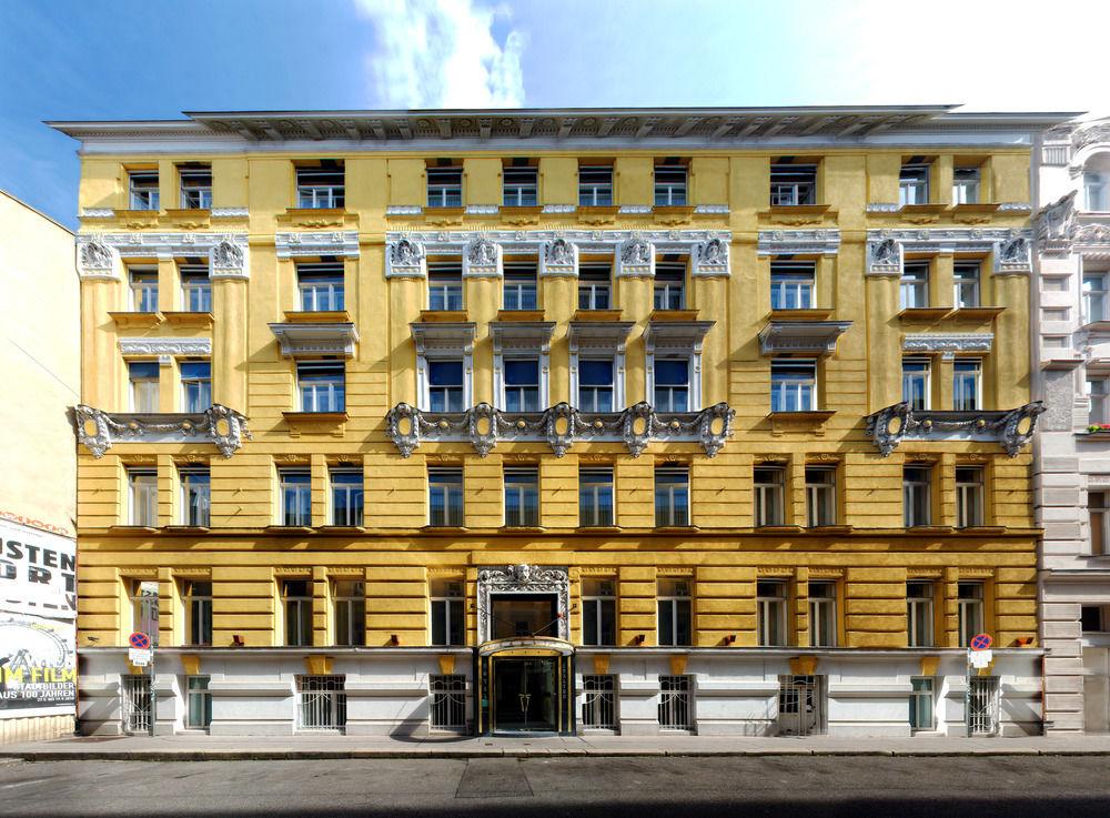 Varios Carlton Opera