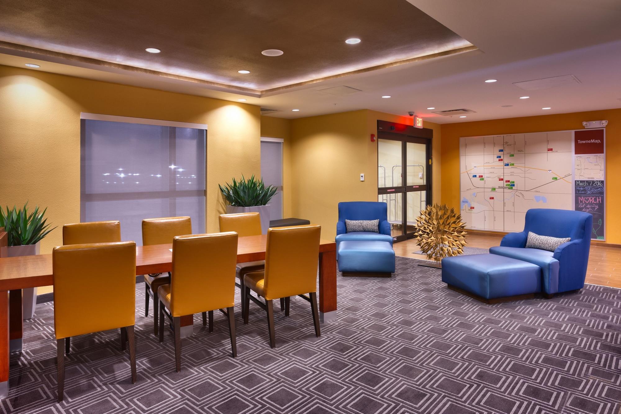 Vista Lobby TownePlace Suites by Marriott Dickinson