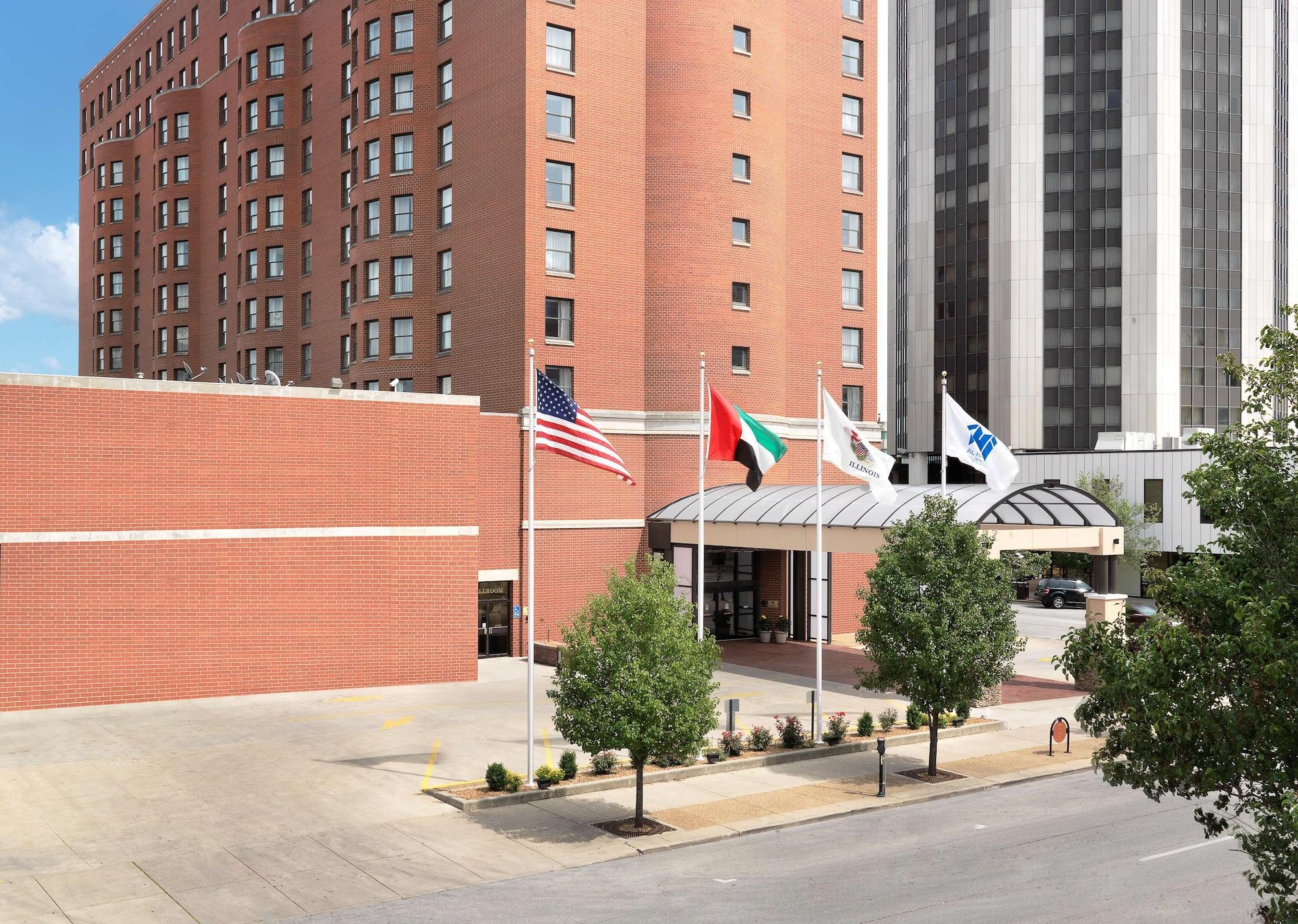 Vista Exterior President Abraham Lincoln Springfield - DoubleTree by Hilton