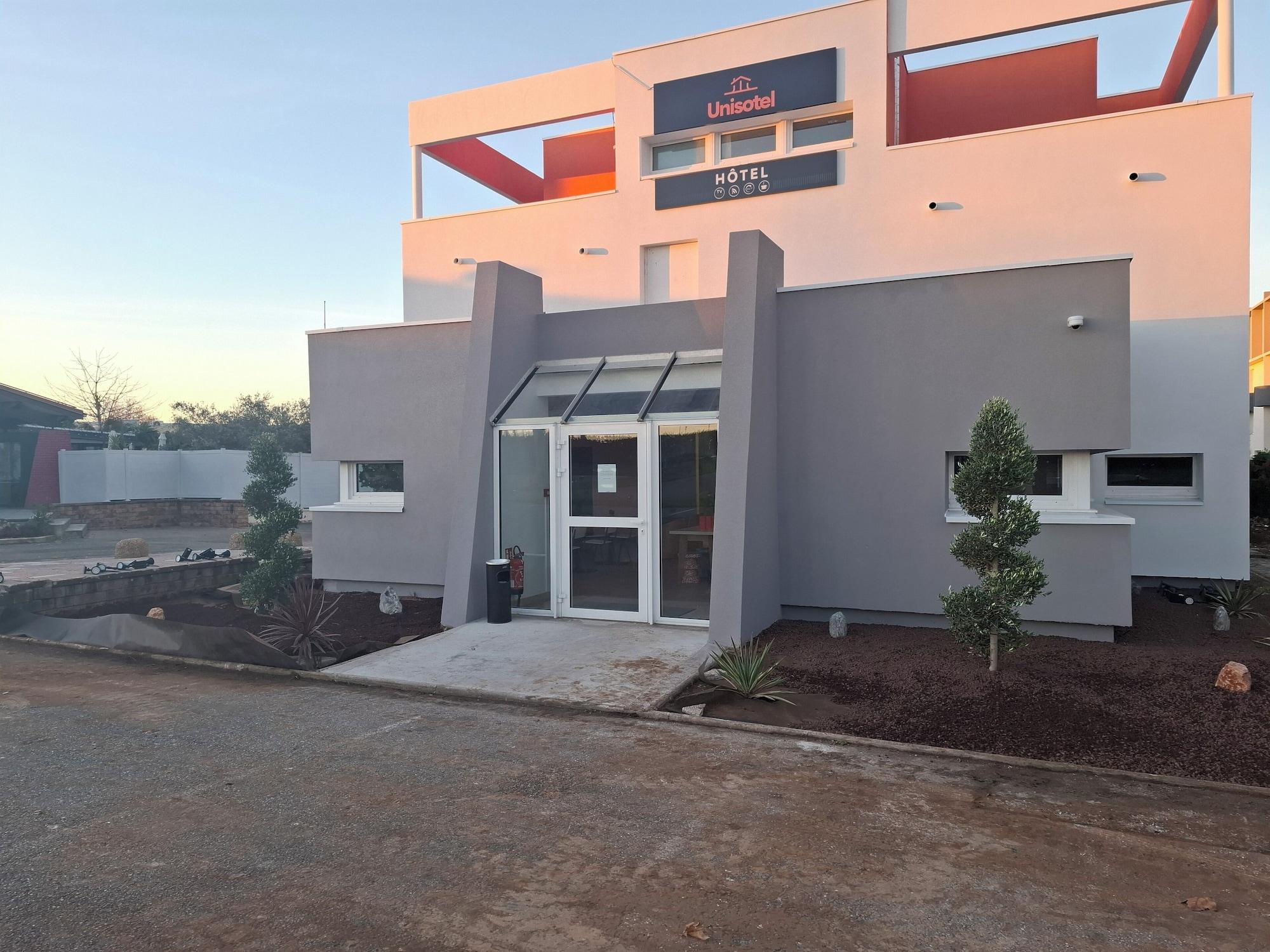 Vista Exterior Unisotel