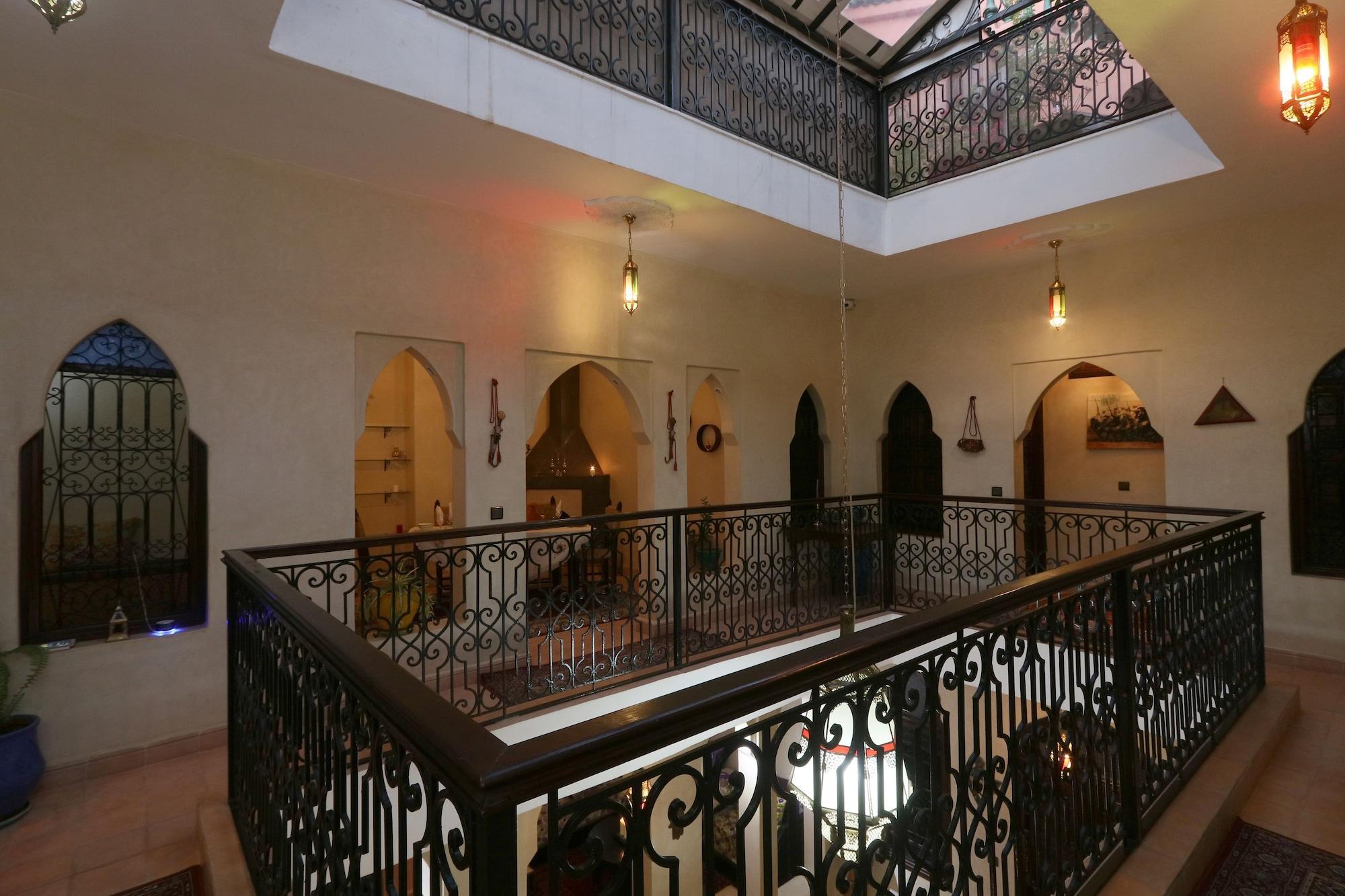 Varios Riad El Walida