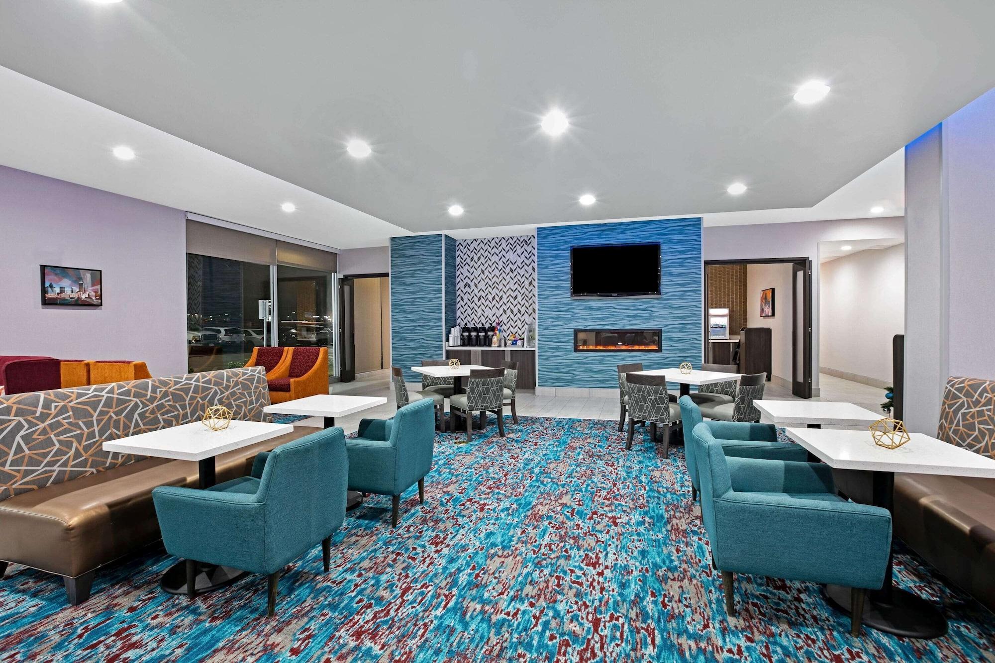 Restaurant La Quinta Inn & Suites by Wyndham DFW West-Glade Parks