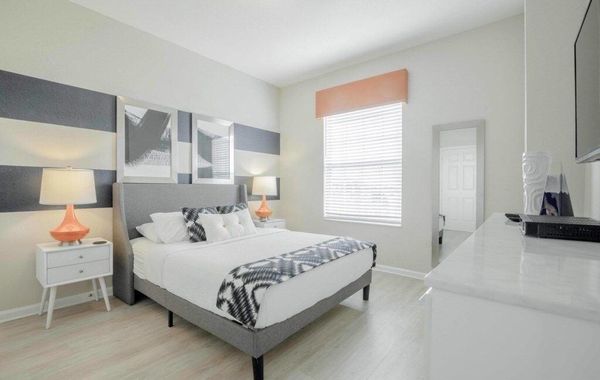 All-new Mid Century Modern Penthouse 3 Bedroom Home by RedAwning - Hoteles cerca de Cerca del Aeropuerto en Orlando