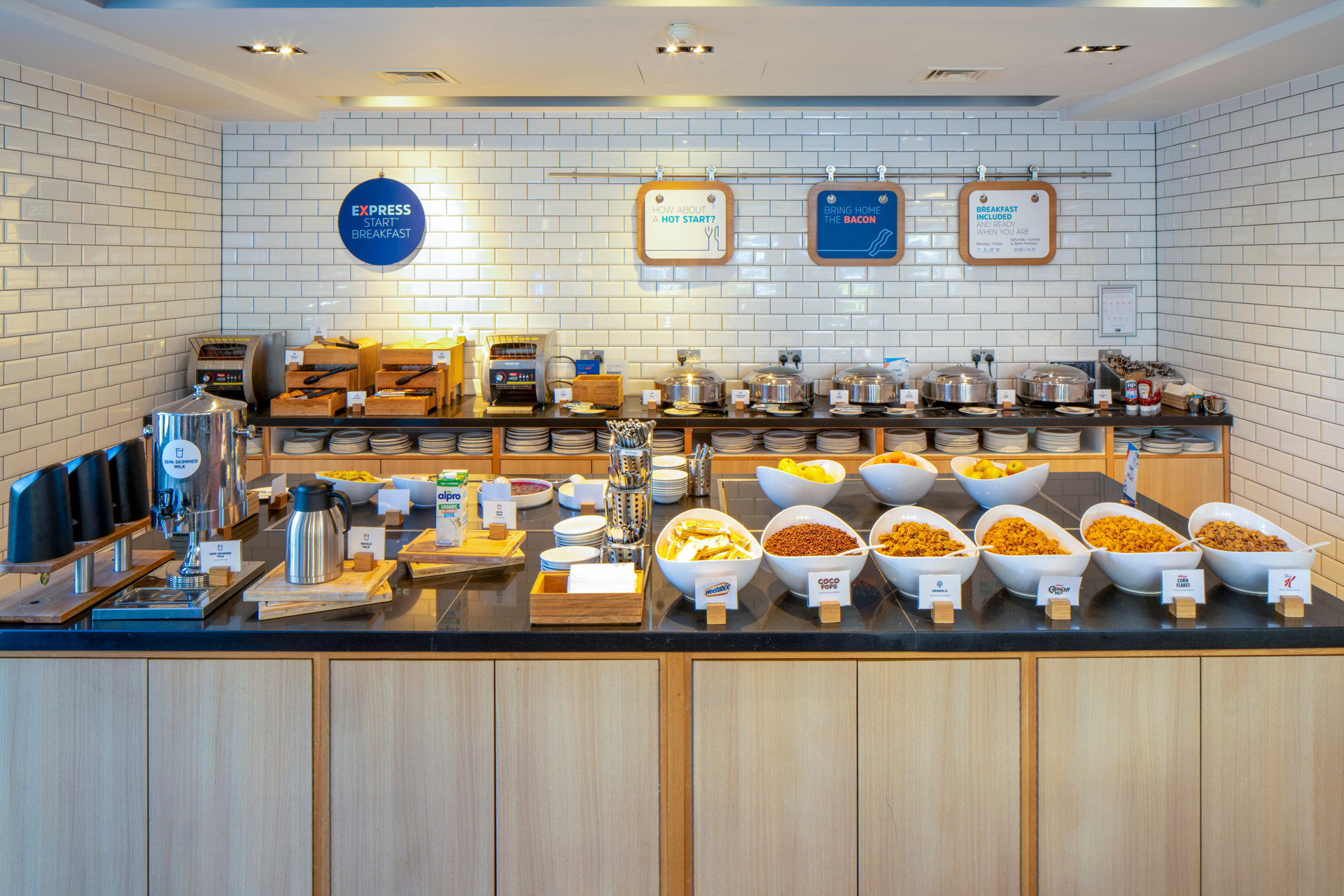 Restaurant Holiday Inn Express London-Epsom Downs by IHG