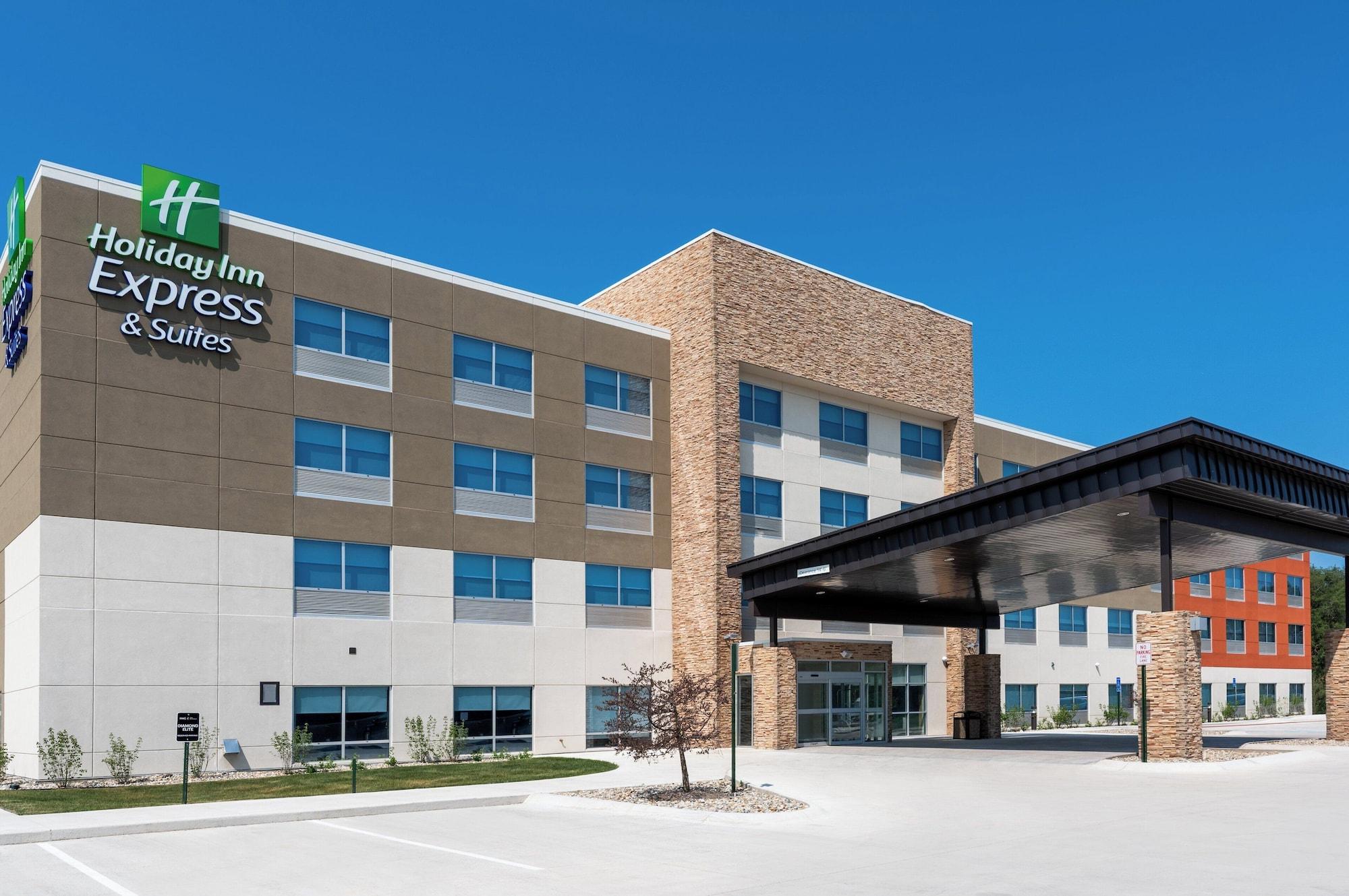 Vista Exterior Holiday Inn Express & Suites Stevensville Benton Harbor by IHG