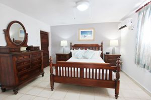 Renta Vacacional - Oceanfront 2-bed Apt With Pool Near Surfing - Rosalie #2 2 Bedroom Apts by Bluescape