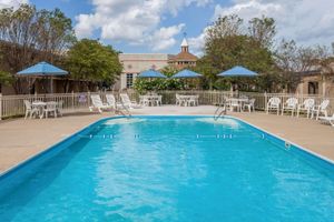 Alojamiento - Ramada Hotel & Conference Center by Wyndham Hammond