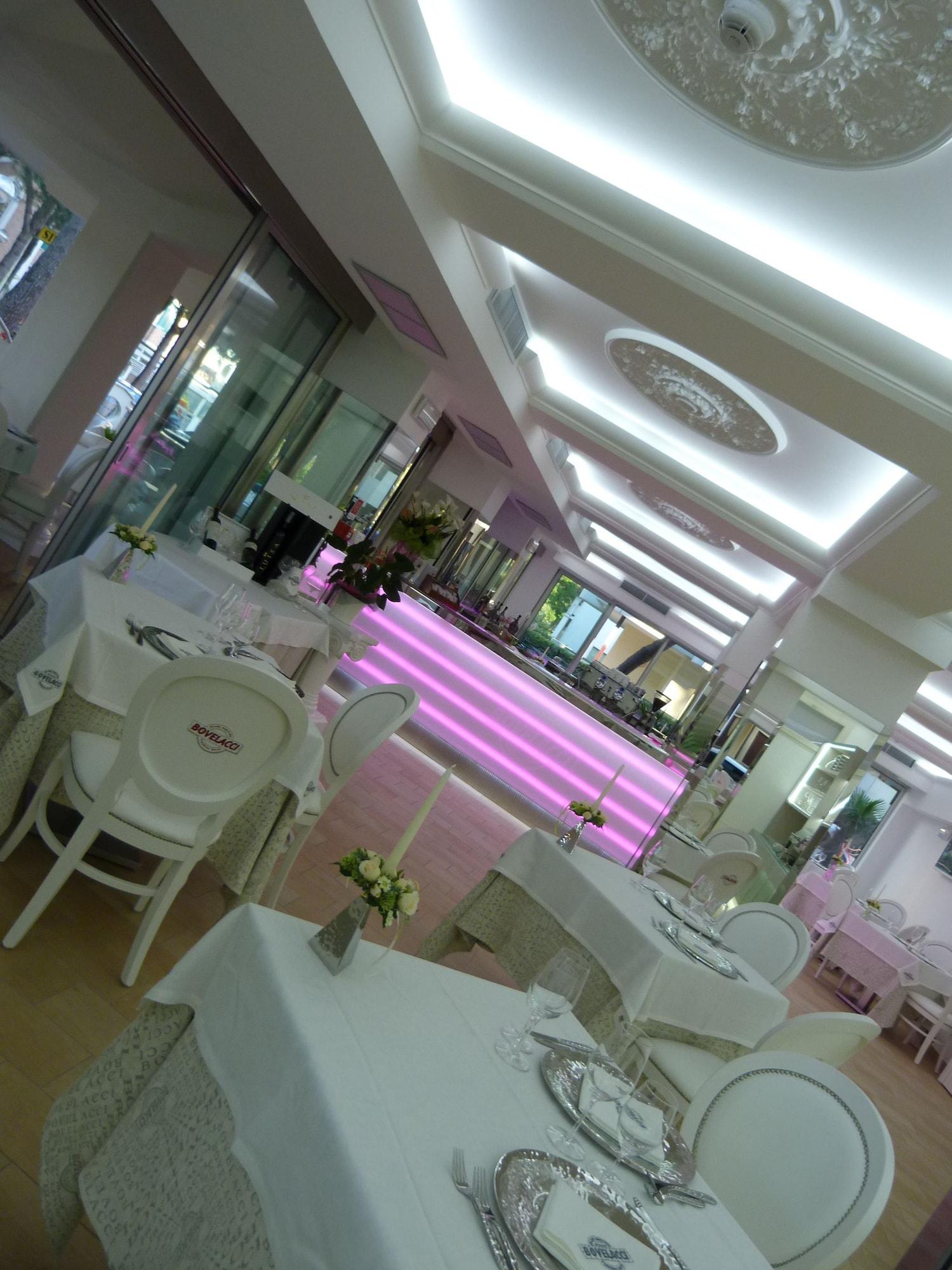 Bar/Salón Paradiso Hotel Bovelacci