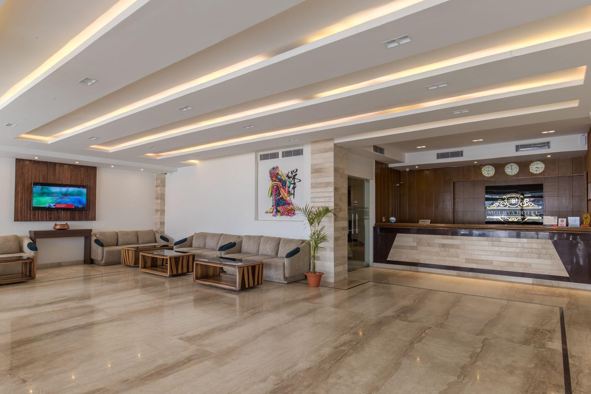 Vista Lobby Mourya Hotel