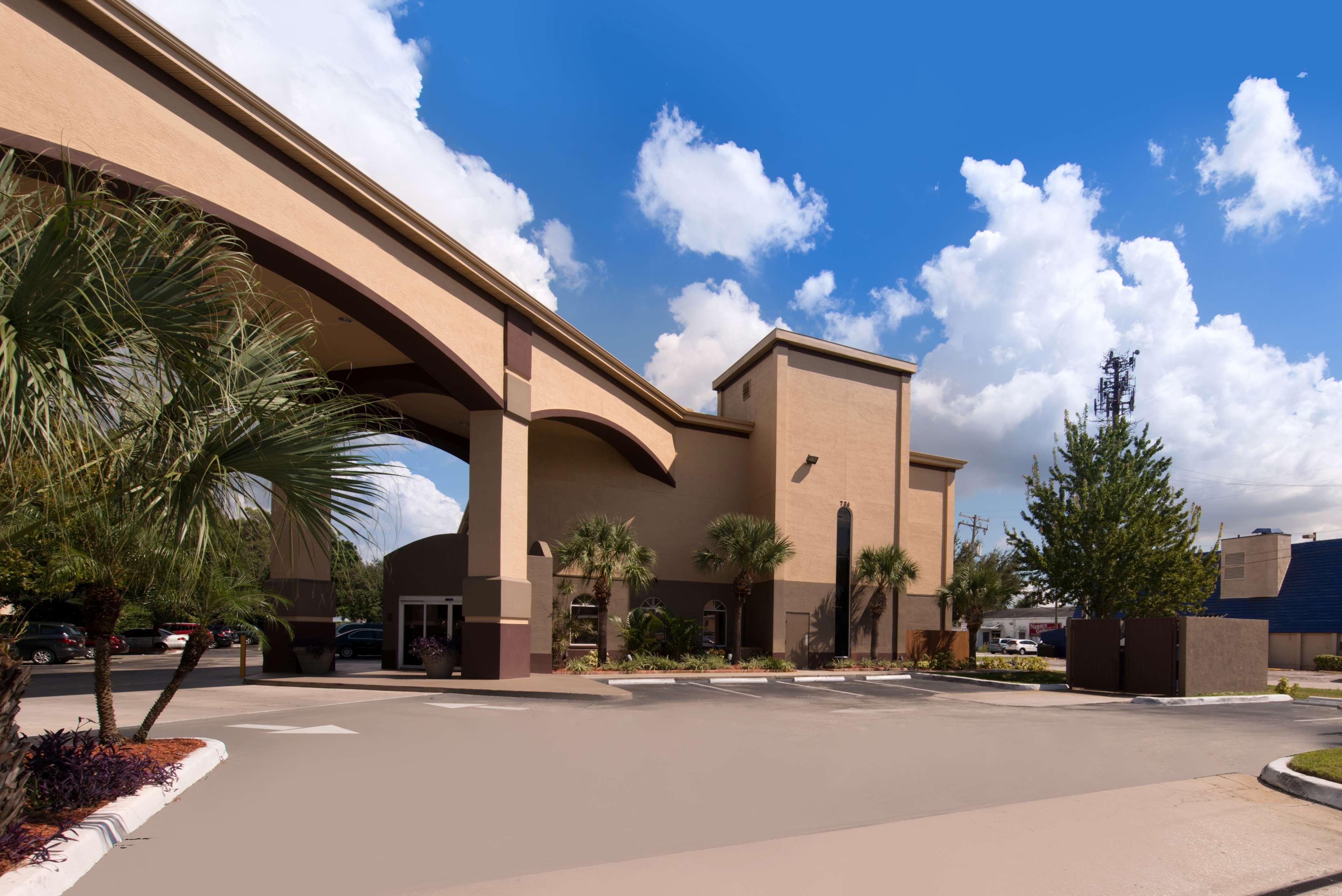Vista Exterior Best Western Tampa