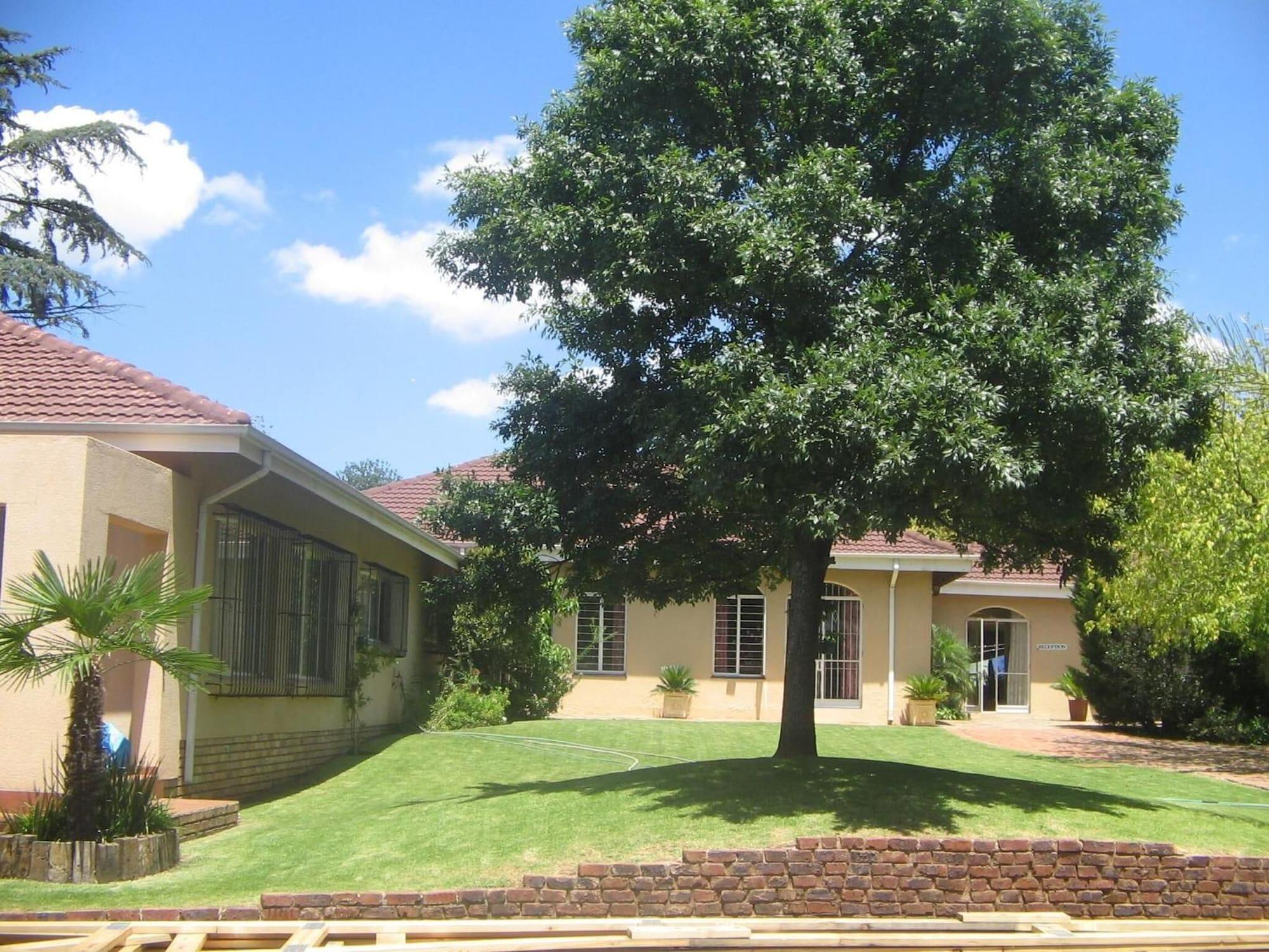 Vista Exterior Airport Lodge Guest House