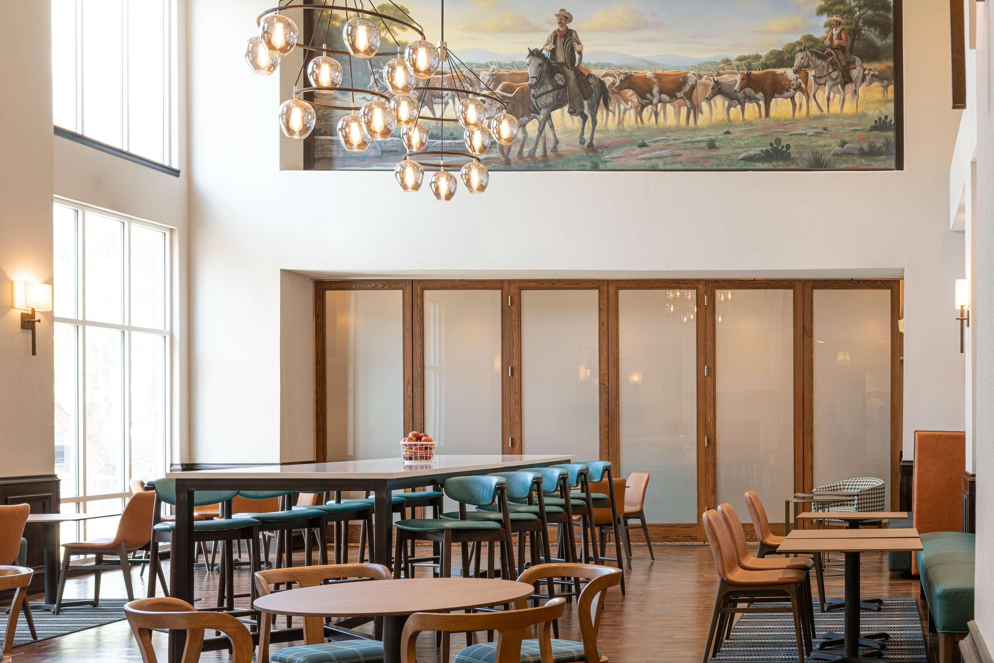 Vista Lobby Hampton Inn & Suites Boerne