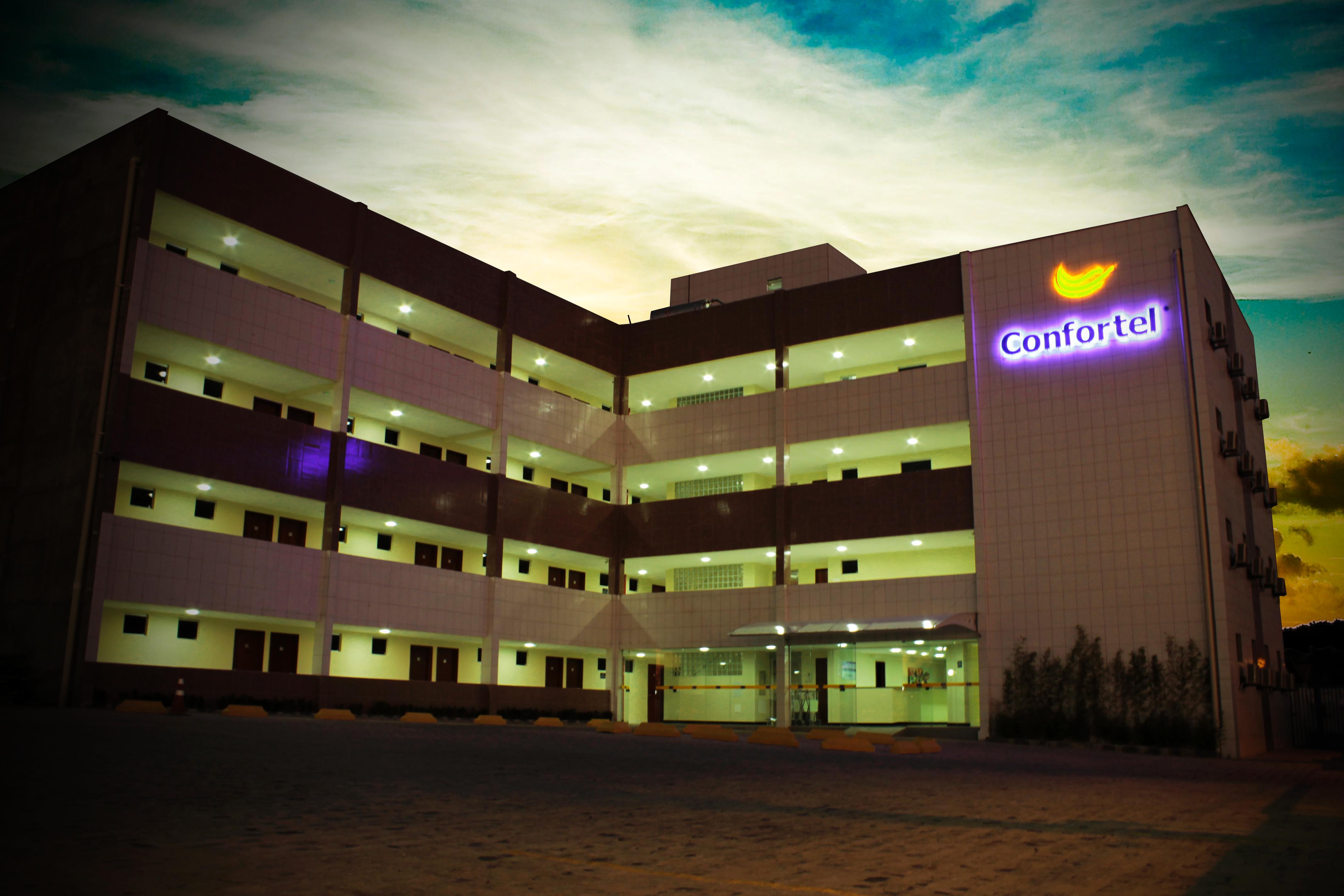 Vista Exterior Confortel Executive