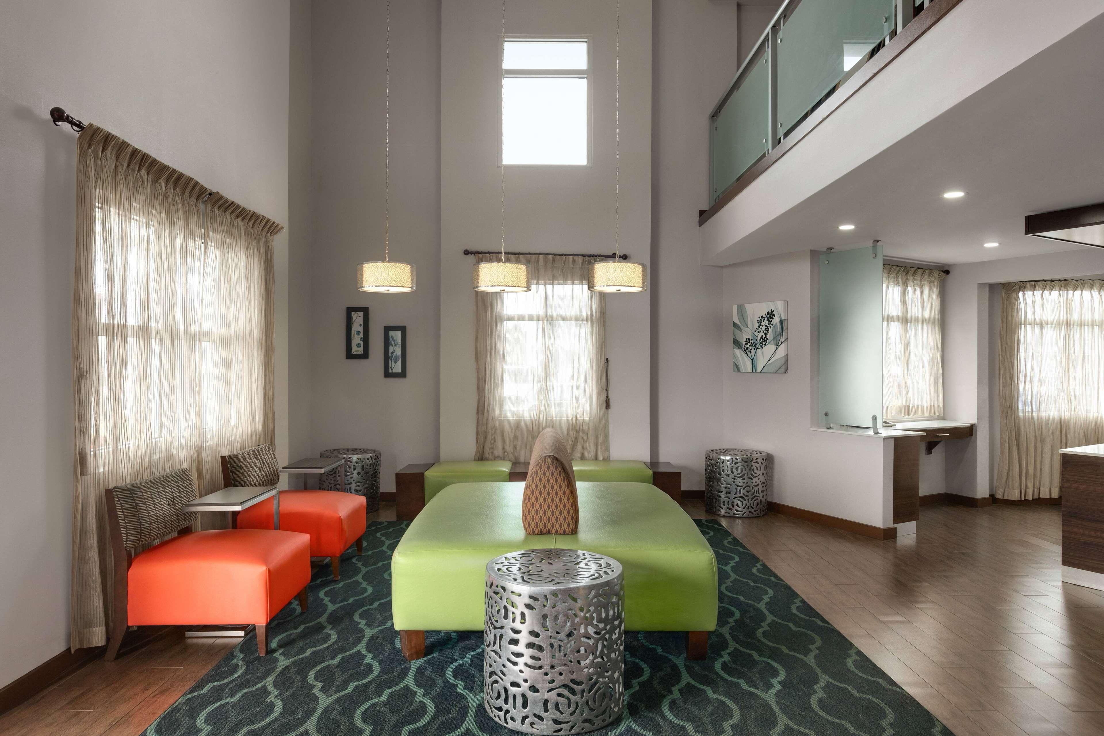 Vista Lobby La Quinta Inn & Suites Daytona Beach - Oceanfront