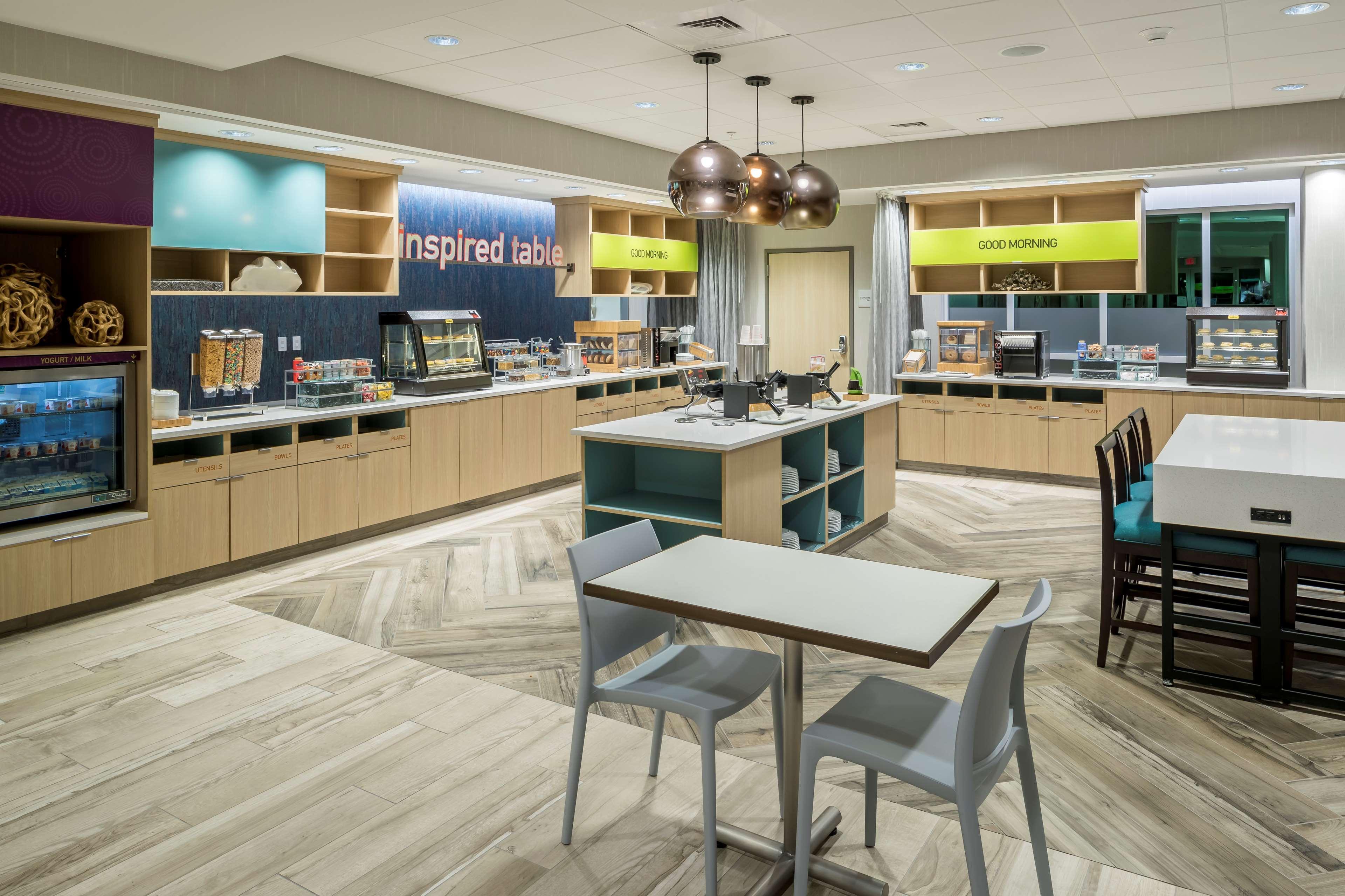 Restaurant Home2 Suites by Hilton Cape Canaveral Cruise Port, FL