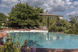 Alquiler Vacacional - Historic Holding with wonderful swimming pool near Siena, Tuscany, Italy