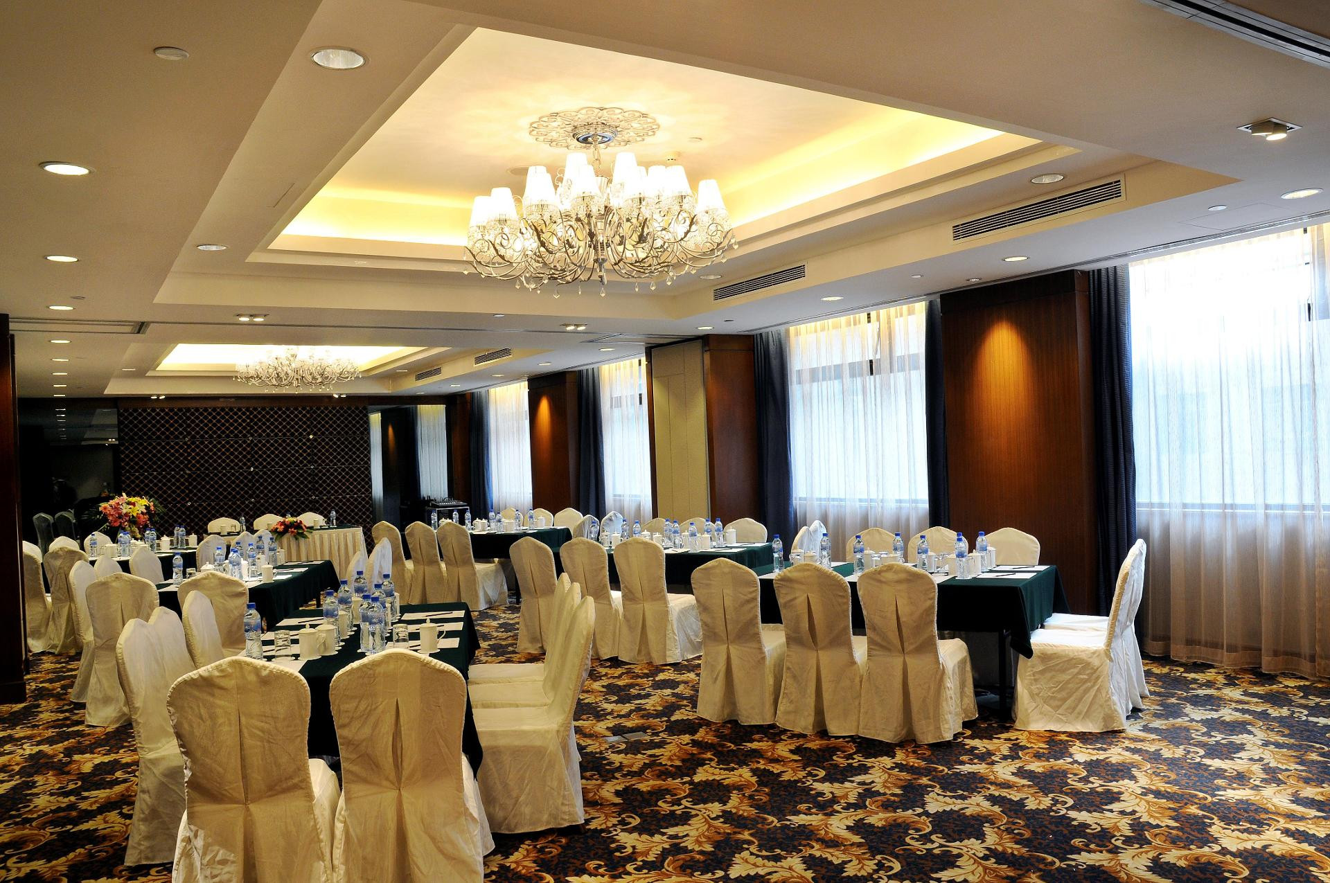 Centro de Negocios Grand Noble