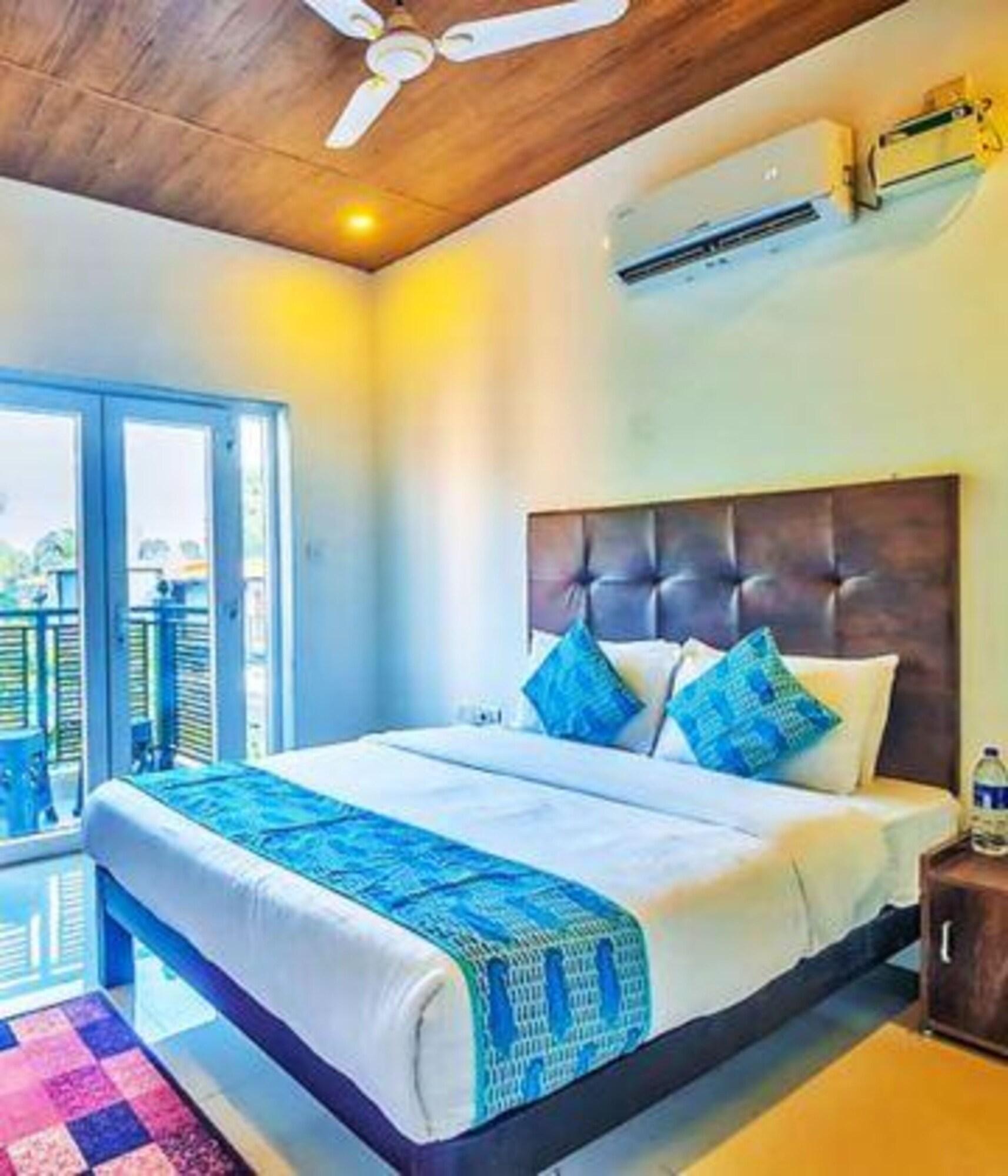 Varios Fabexpress Balaji Inn