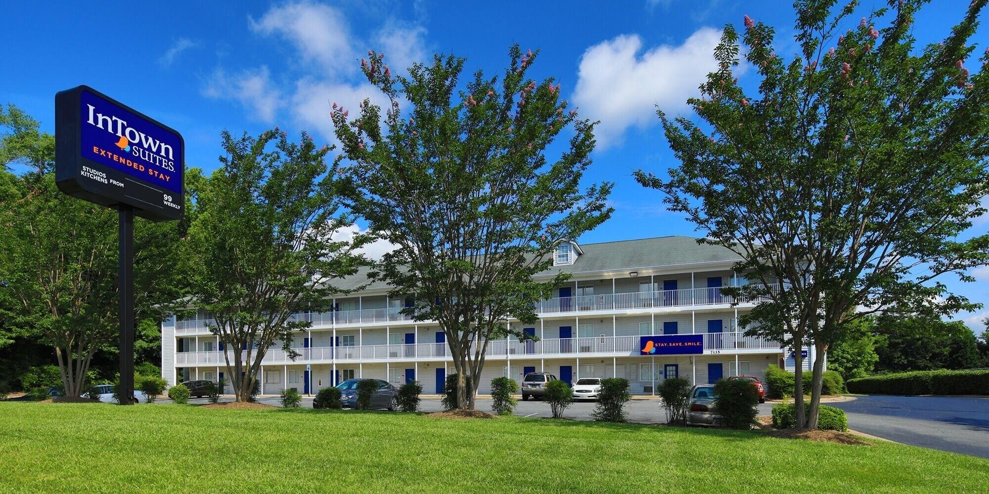 Vista Exterior InTown Suites Extended Stay Charlotte NC - Albemarle Rd