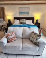 Alquiler Vacacional - Sand Pebble 1 Bdrm Apt on Marley Beach w/ ocean views & steps to private beach