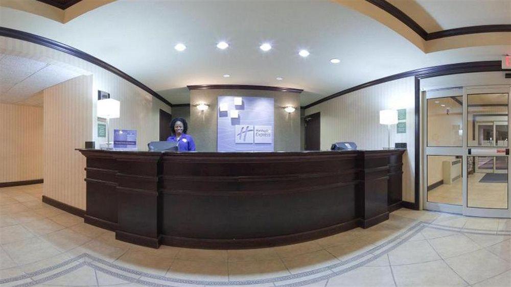 Vista Lobby Holiday Inn Express & Suites W. Monroe by IHG