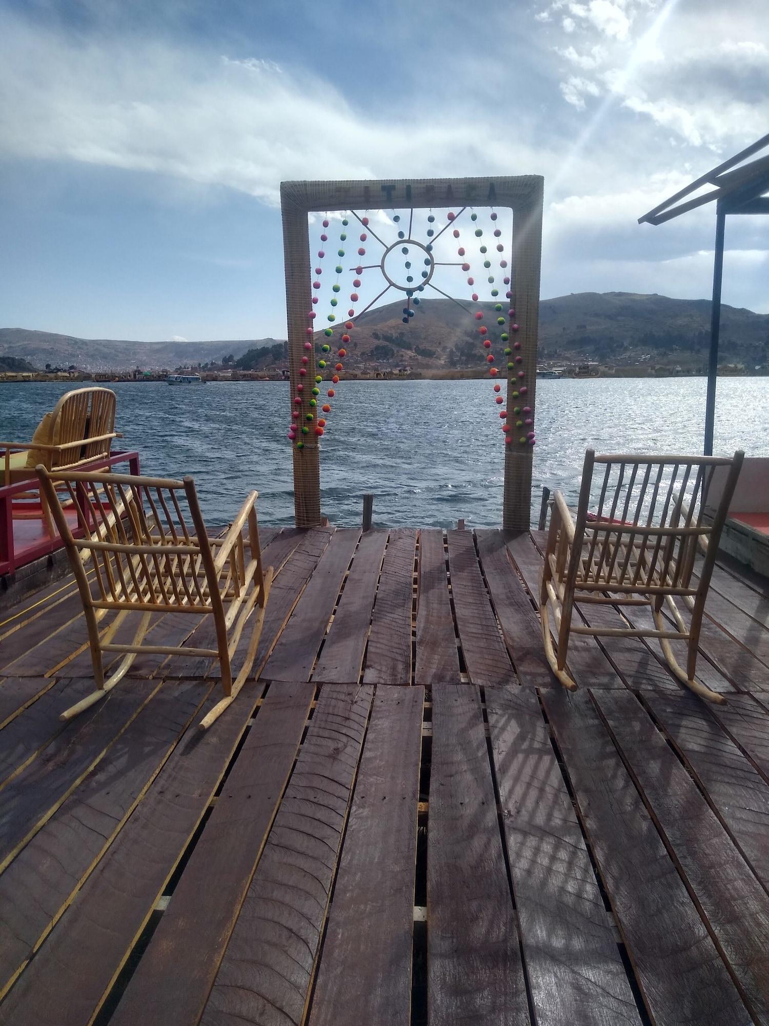 Vista Exterior Uros TITIKAKA the Best lodge