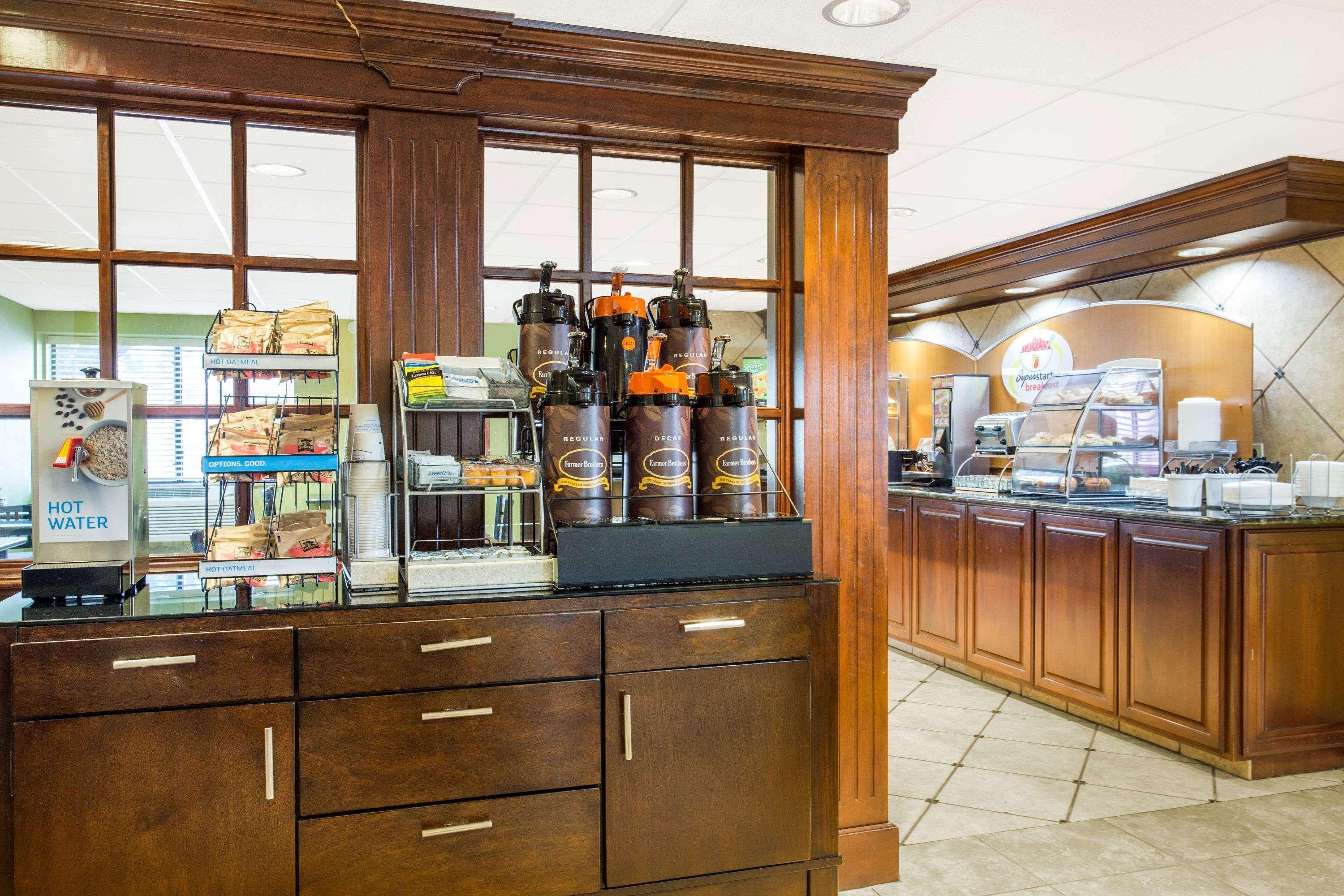 Restaurant Super 8 By Wyndham Beloit Wi