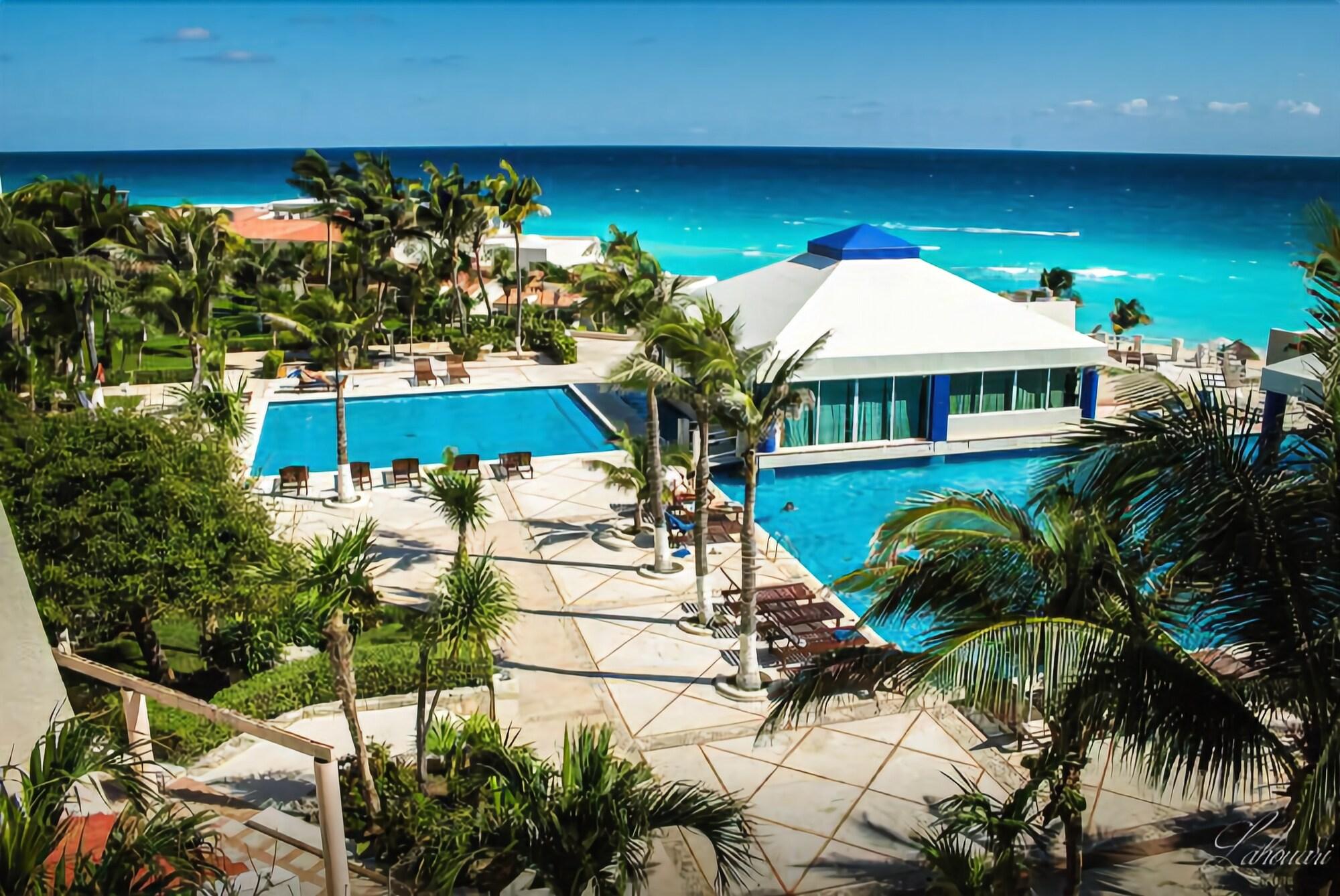 Vista Exterior Solymar Cancun Condos