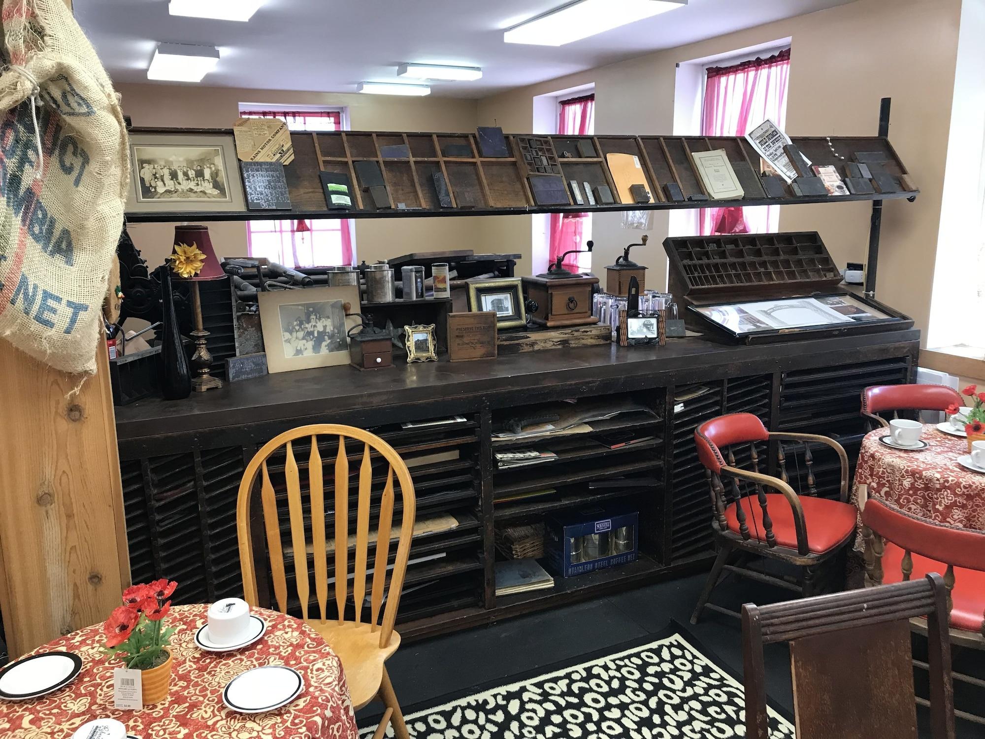 Restaurant Caldwell Messenger Suites
