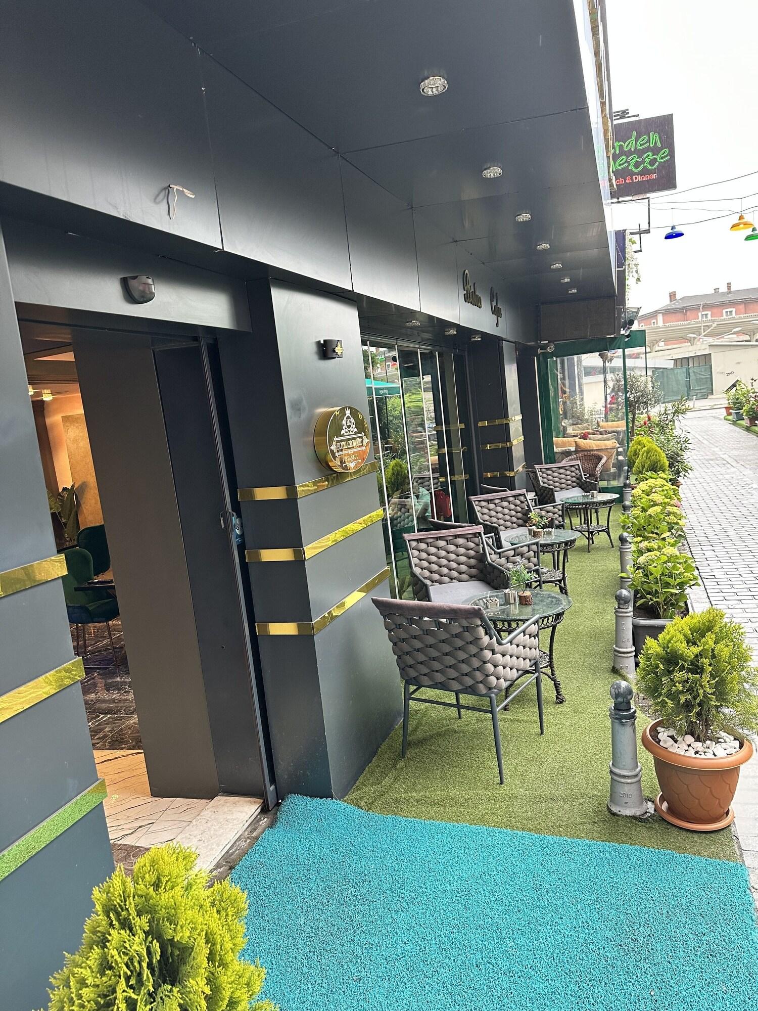 Vista Exterior Crowned Plus Hotel