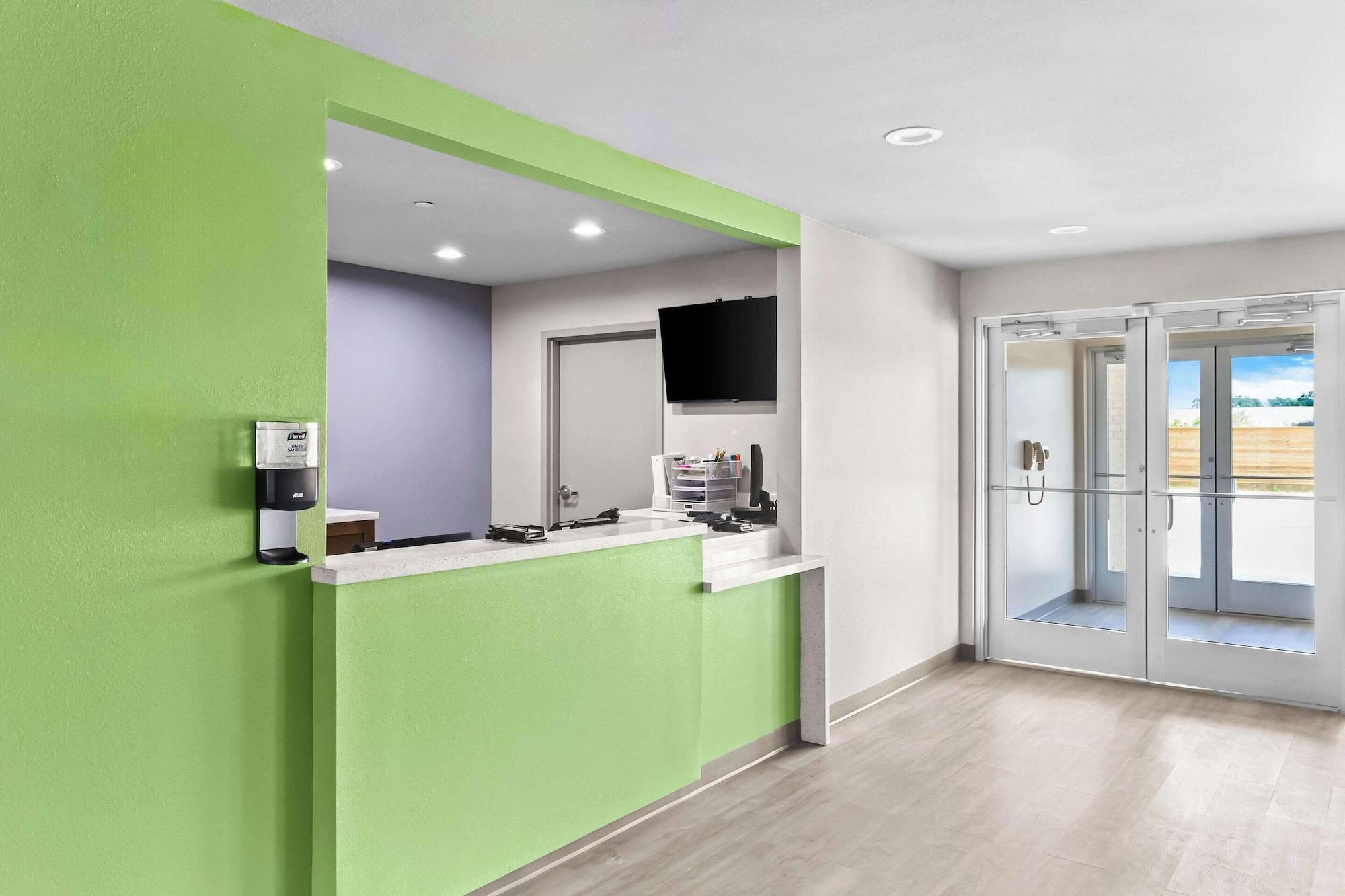 Vista Lobby Woodspring Suites South Houston Hobby