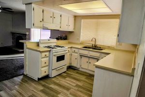 Alquiler Vacacional - Charming 3-bedroom house with WiFi and AC in Hesperia