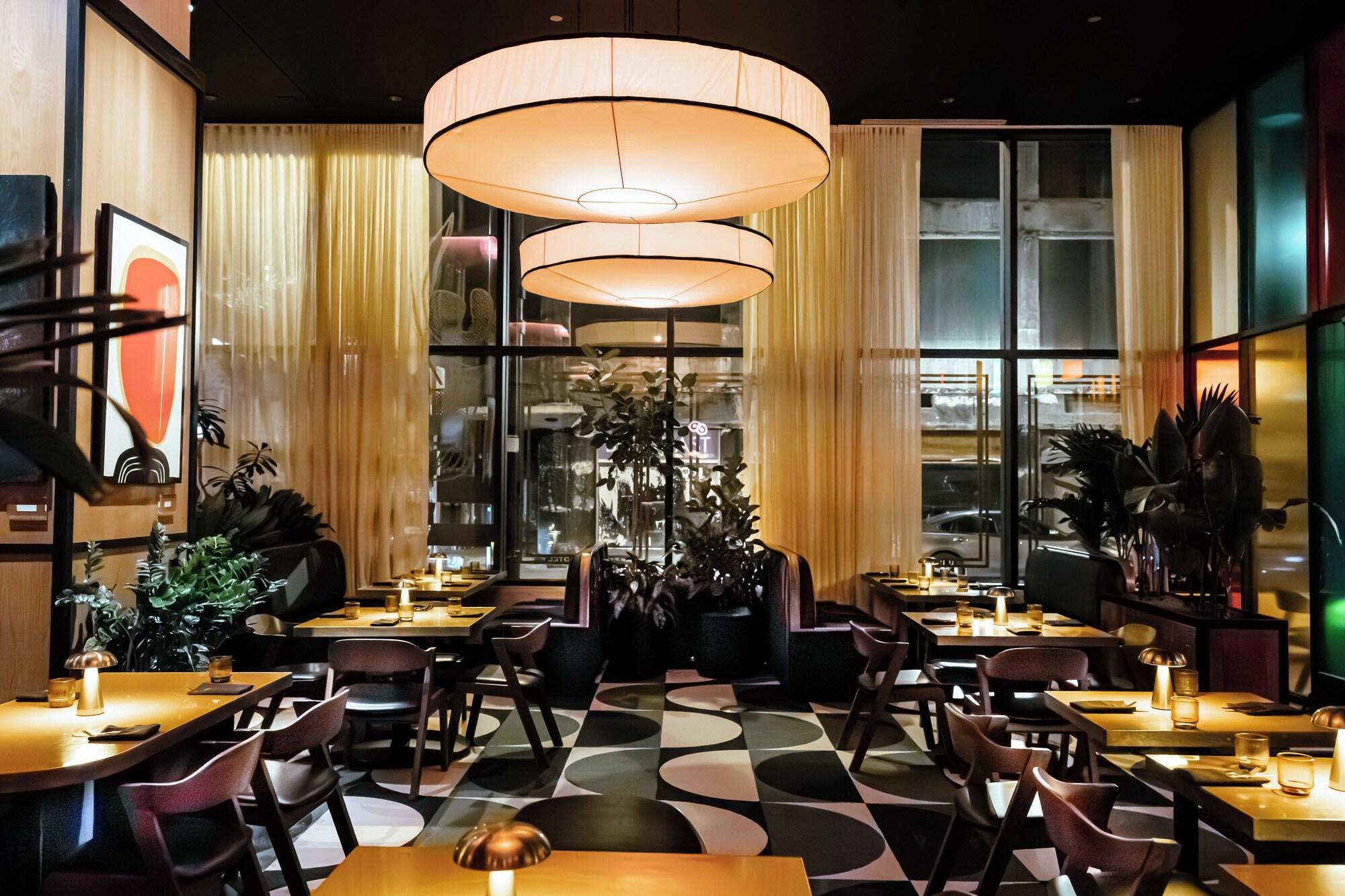 Vista Lobby Fairlane Hotel