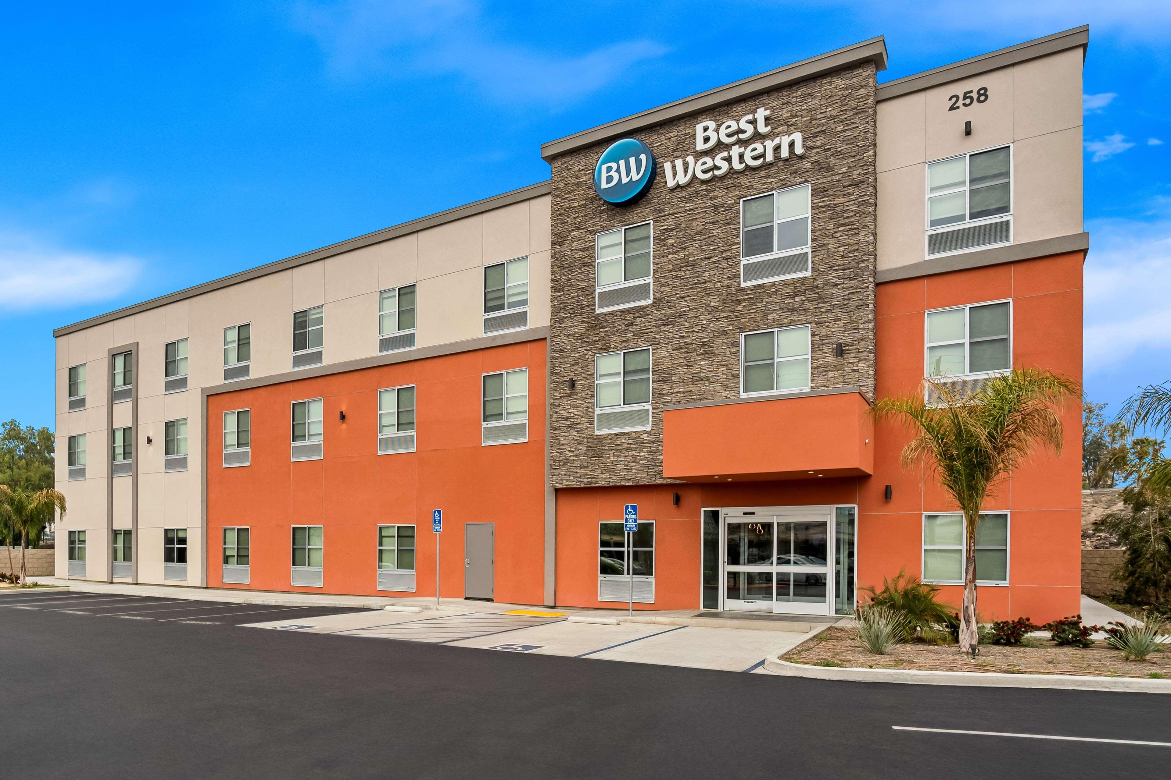 Vista Exterior Best Western San Bernardino Hotel