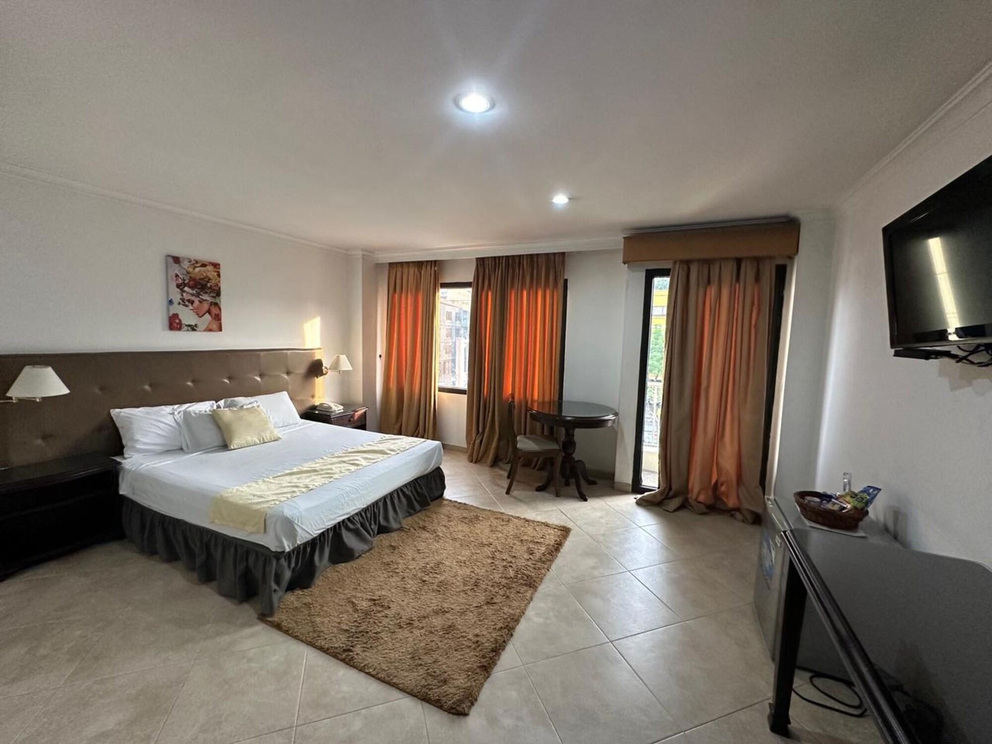 Varios Hotel Prince Plaza