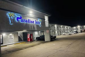Alojamiento - Paradise Inn